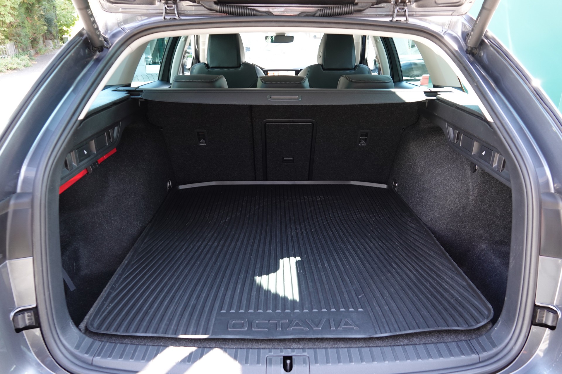SKODA Octavia Combi 2.0 TDI 150 Style DSG-image-14