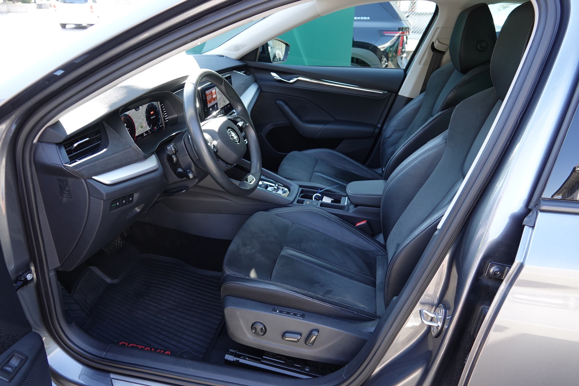 SKODA Octavia Combi 2.0 TDI 150 Style DSG-image-11