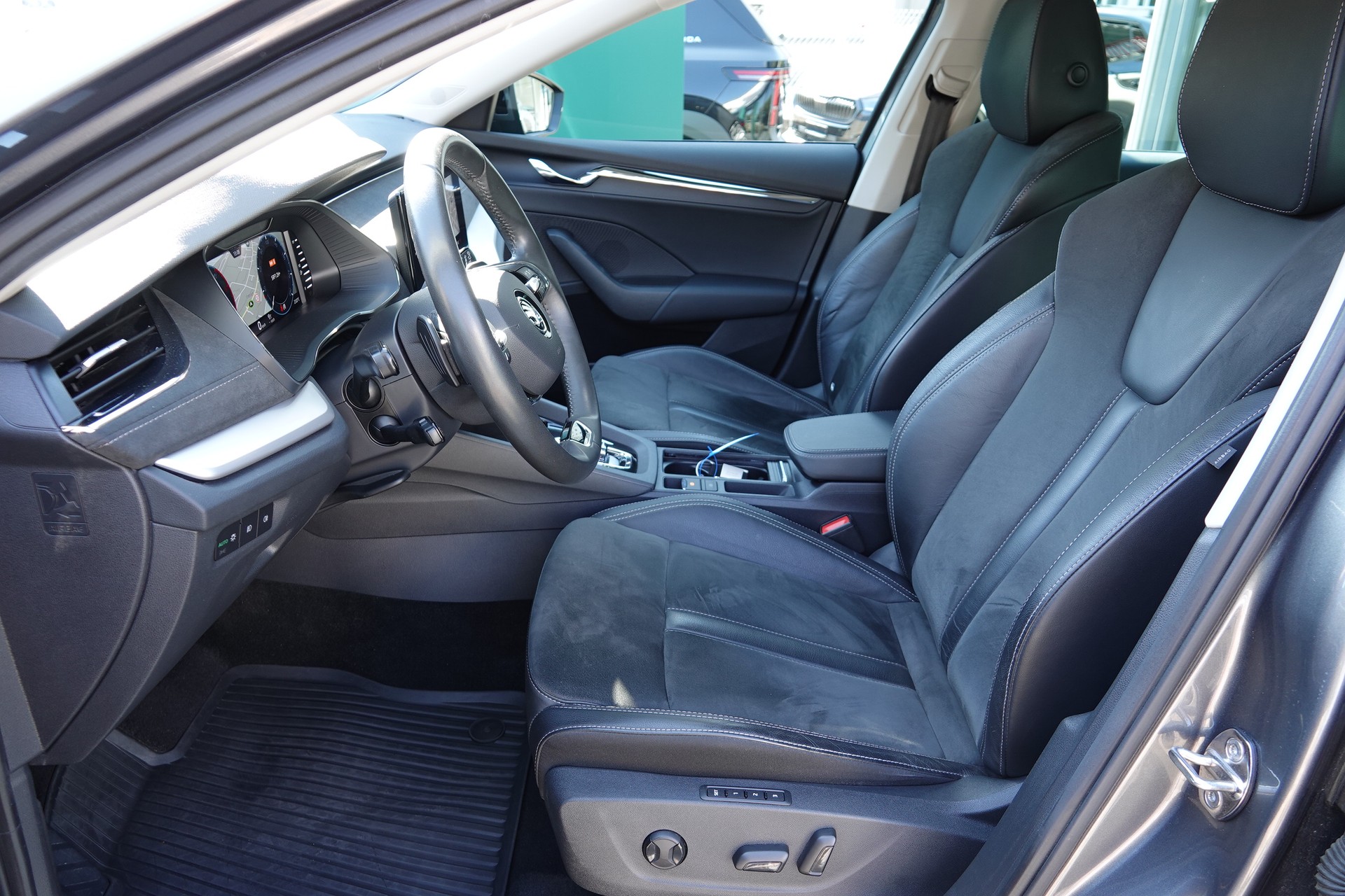 SKODA Octavia Combi 2.0 TDI 150 Style DSG-image-12