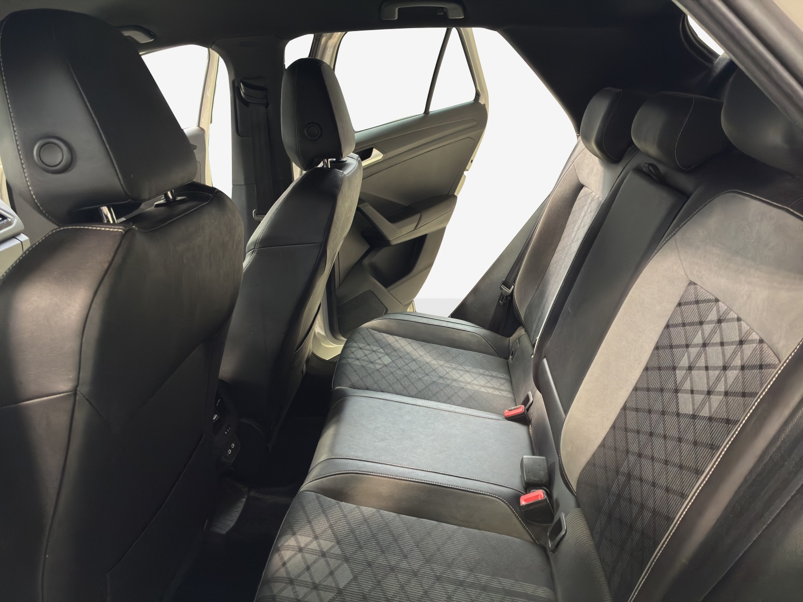 VW T-Roc 2.0 TSI R-Line DSG 4Motion-image-11
