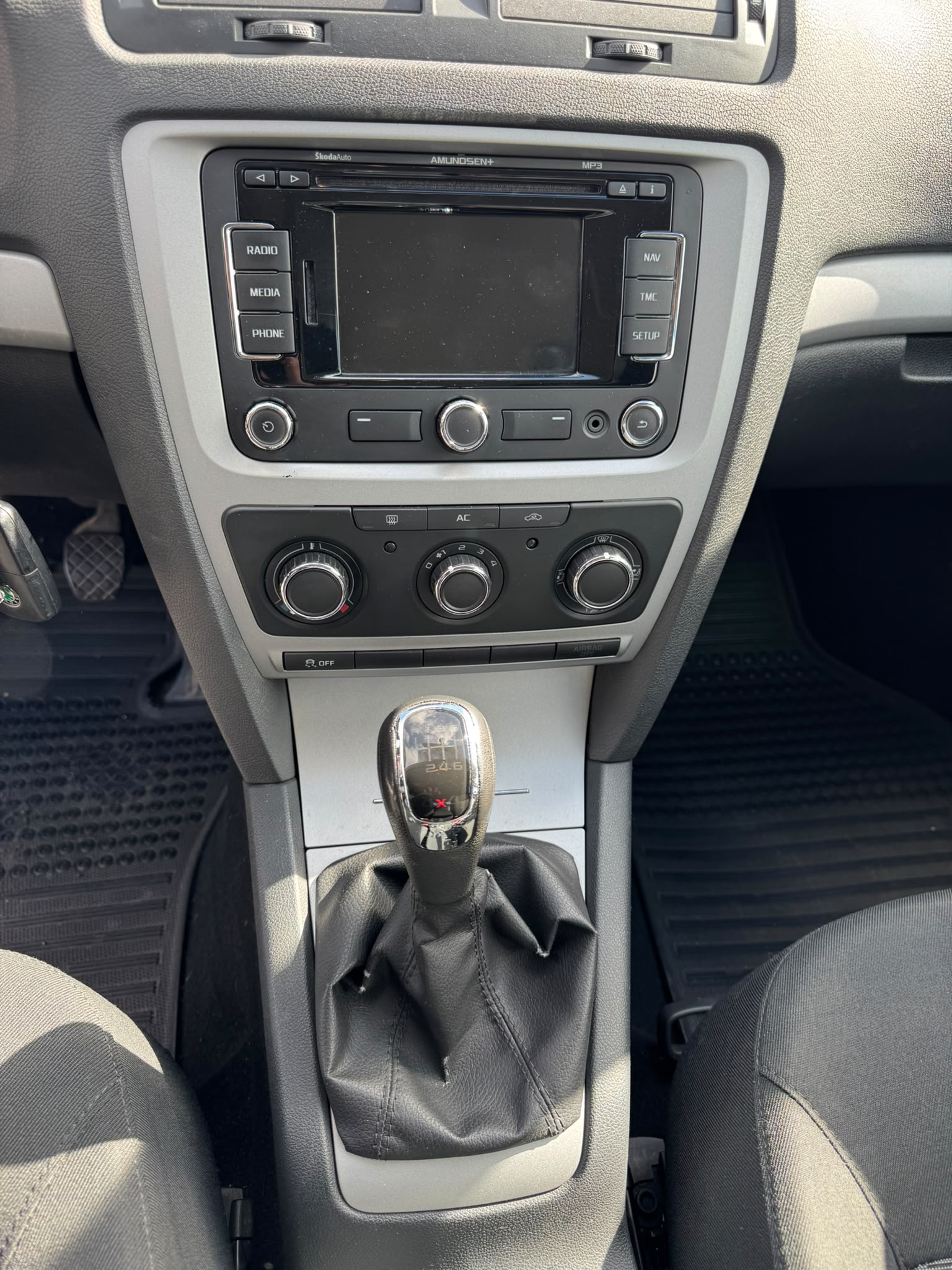 SKODA Octavia Combi 1.6 TDI Ambition 4x4-image-12
