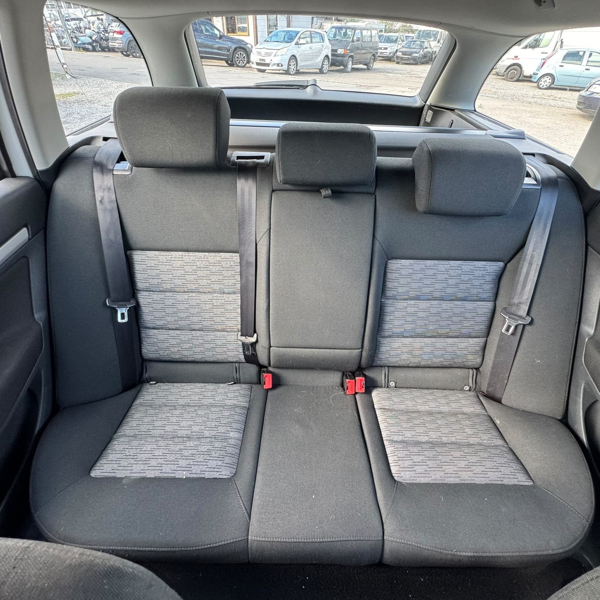 SKODA Octavia Combi 1.6 TDI Ambition 4x4-image-10