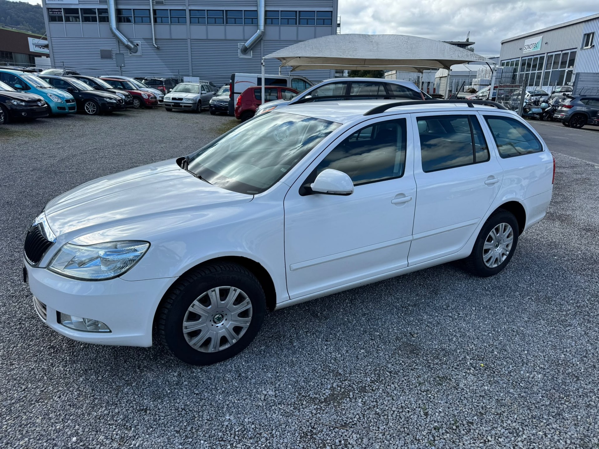 SKODA Octavia Combi 1.6 TDI Ambition 4x4-image-0