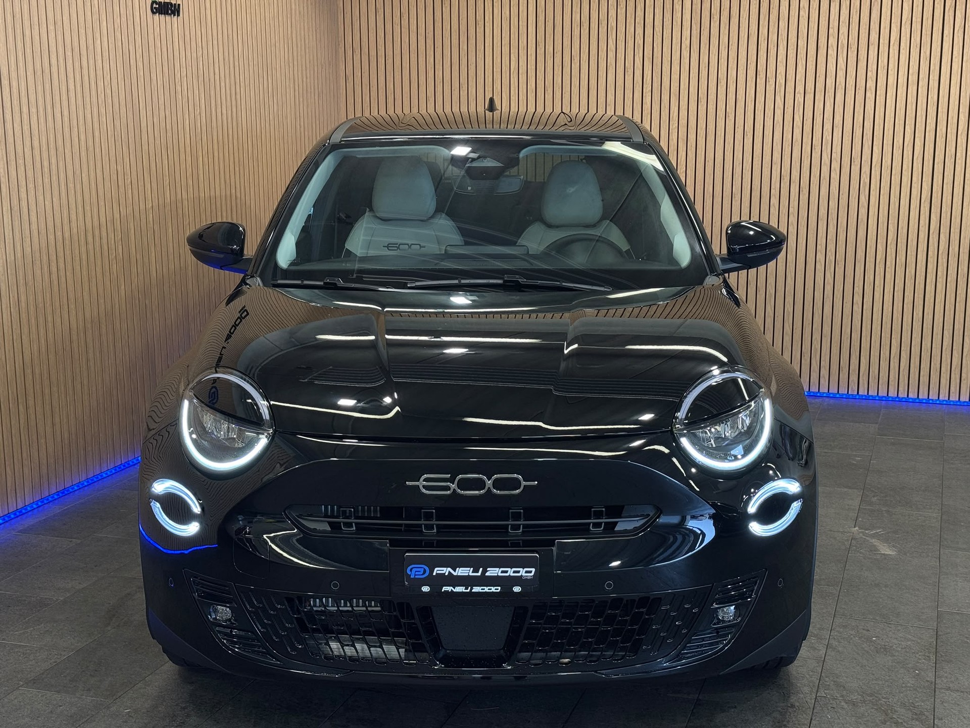 FIAT 600h MildHybrid La Prima Neues Modell-showroom-element-1