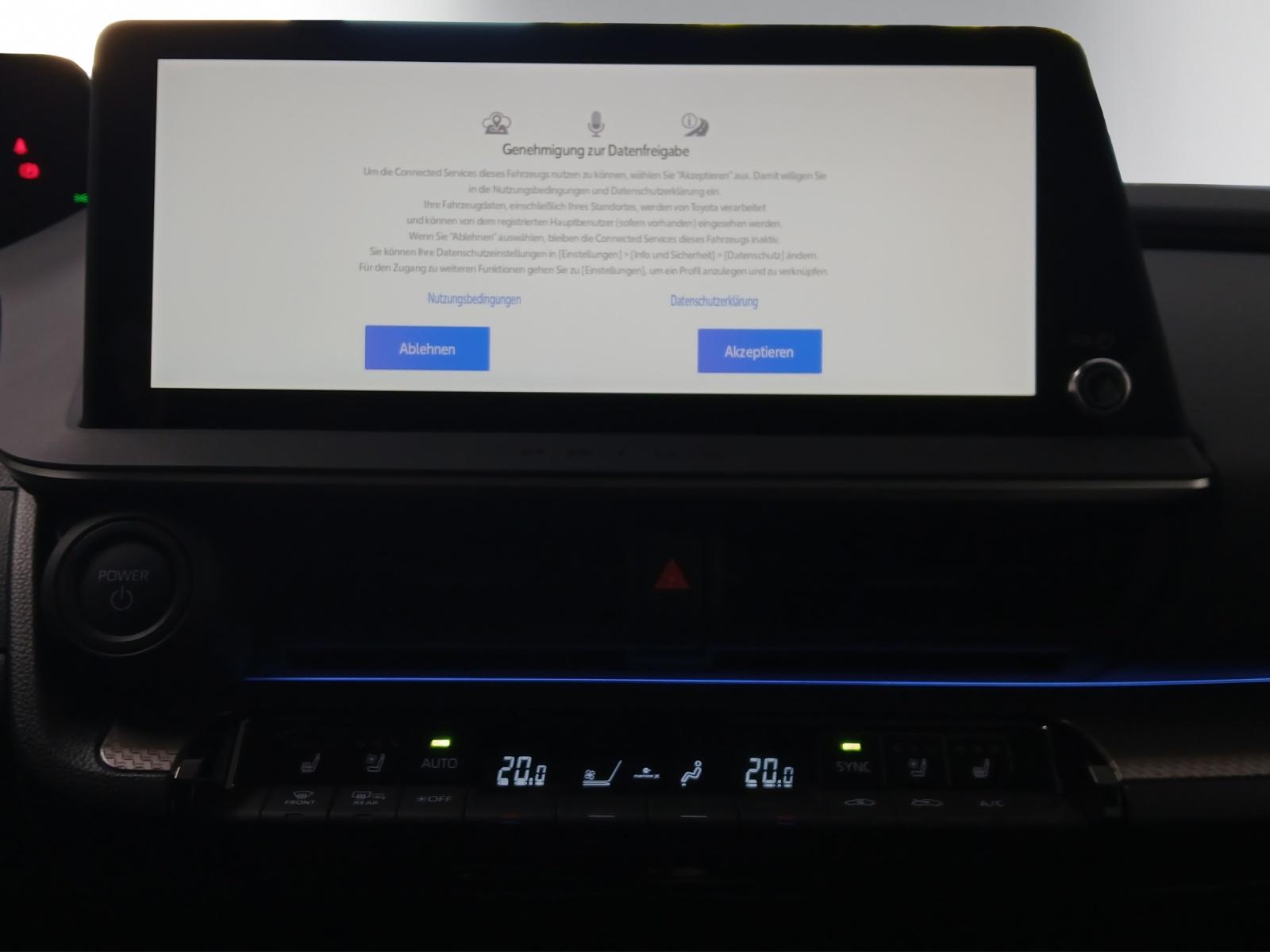 TOYOTA Prius 2.0 Plug-In-Hybrid Premium-image-14