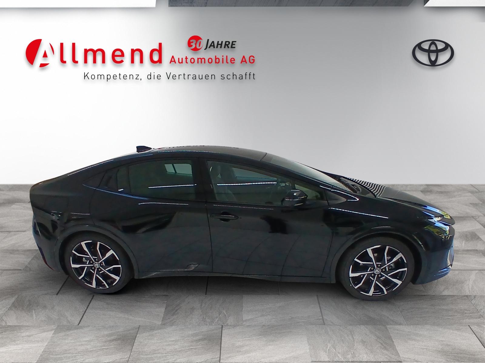 TOYOTA Prius 2.0 Plug-In-Hybrid Premium-showroom-element-3