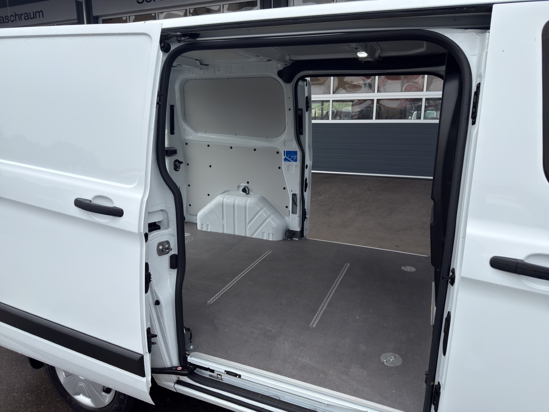FORD Transit C Van 300 L1 2.0 TDCi 130 Trend-image-11