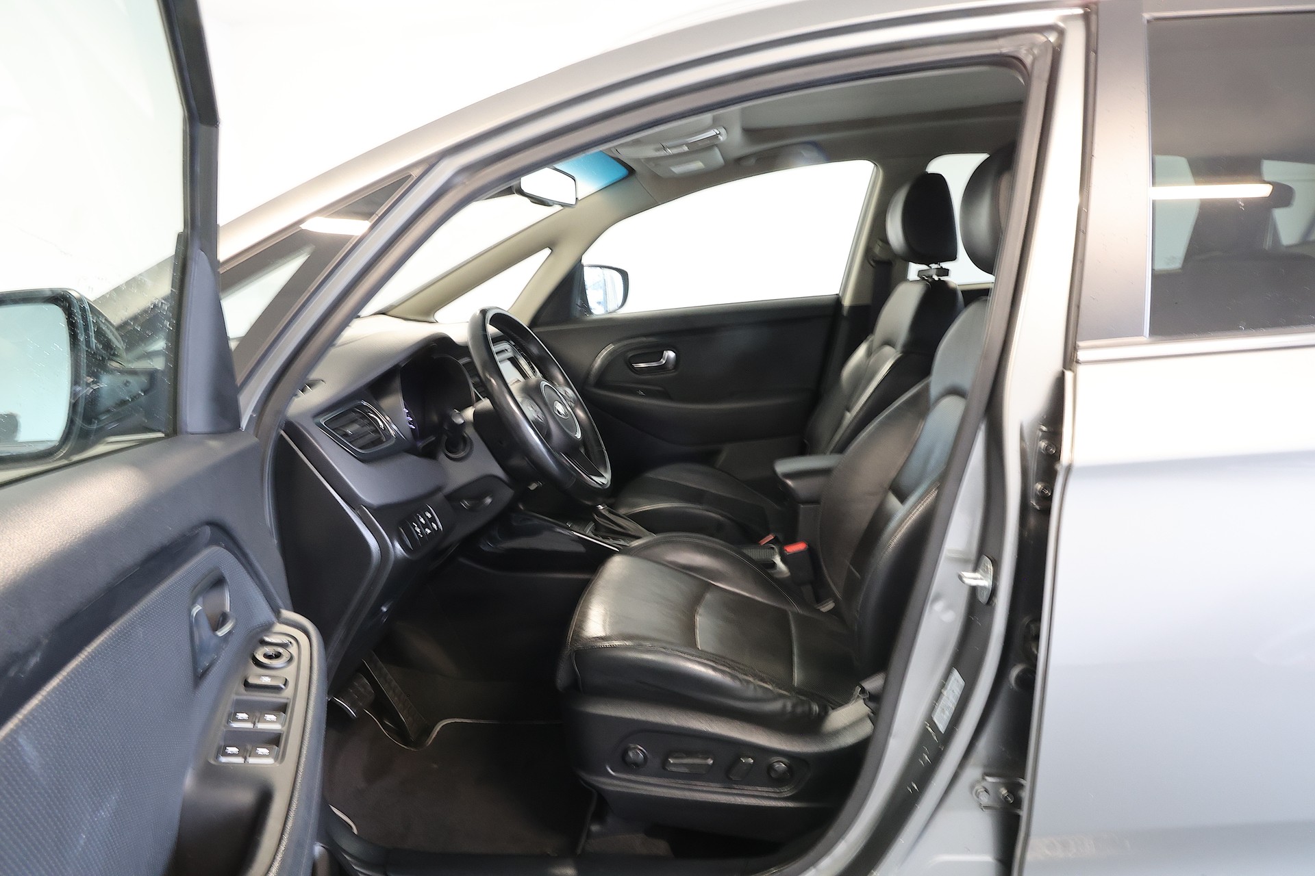 KIA Carens 2.0 GDi Style 7-Sitzer *CH-Fahrzeug* *MFK* *Service* *Vollausstattung*-image-4