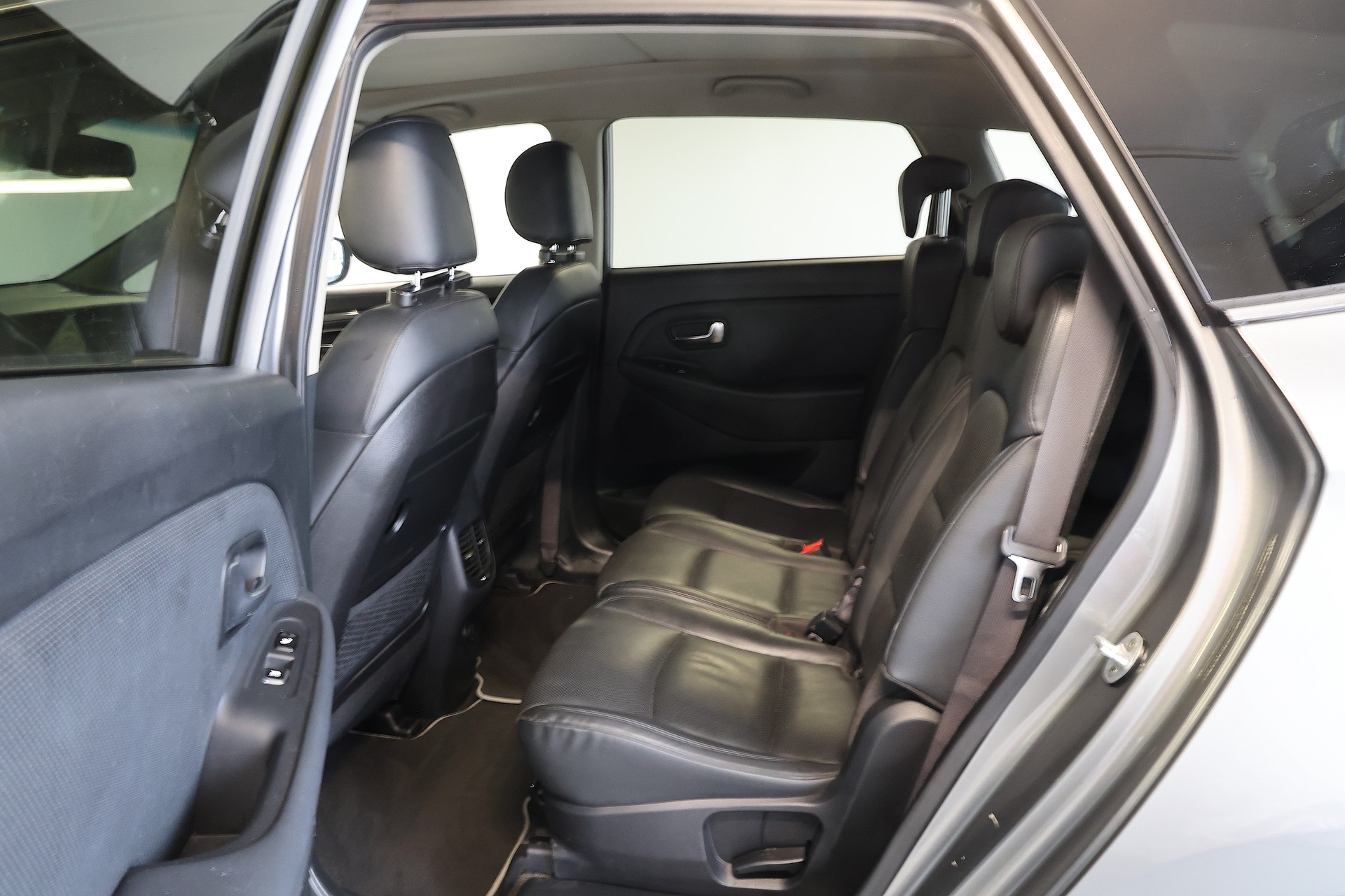 KIA Carens 2.0 GDi Style 7-Sitzer *CH-Fahrzeug* *MFK* *Service* *Vollausstattung*-image-10