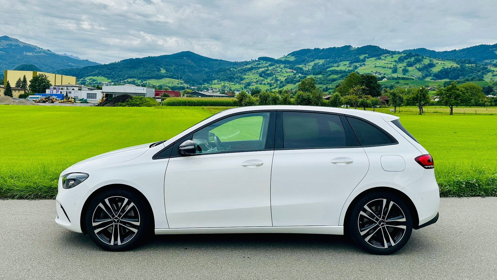 MERCEDES-BENZ B 250 4Matic Progressive-image-1
