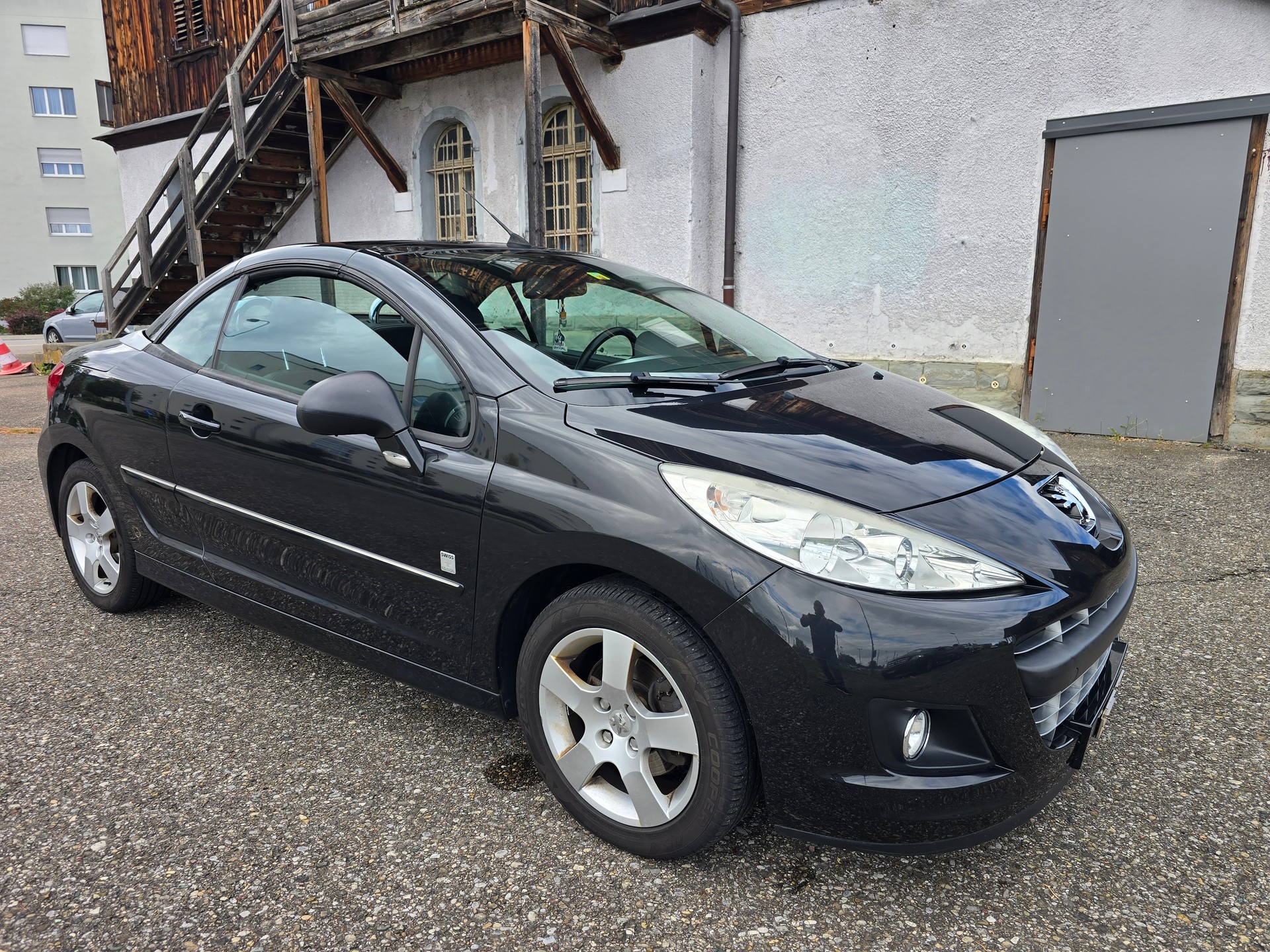 PEUGEOT 207 CC 1.6 16V Turbo Swiss Edition-image-6