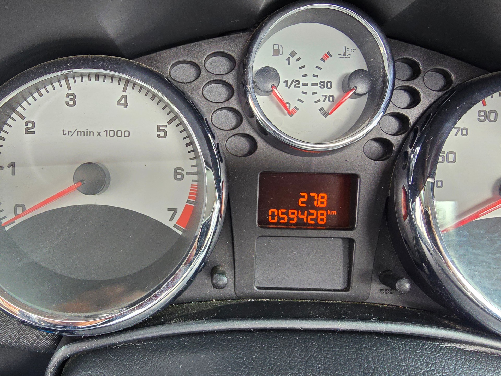 PEUGEOT 207 CC 1.6 16V Turbo Swiss Edition-image-9