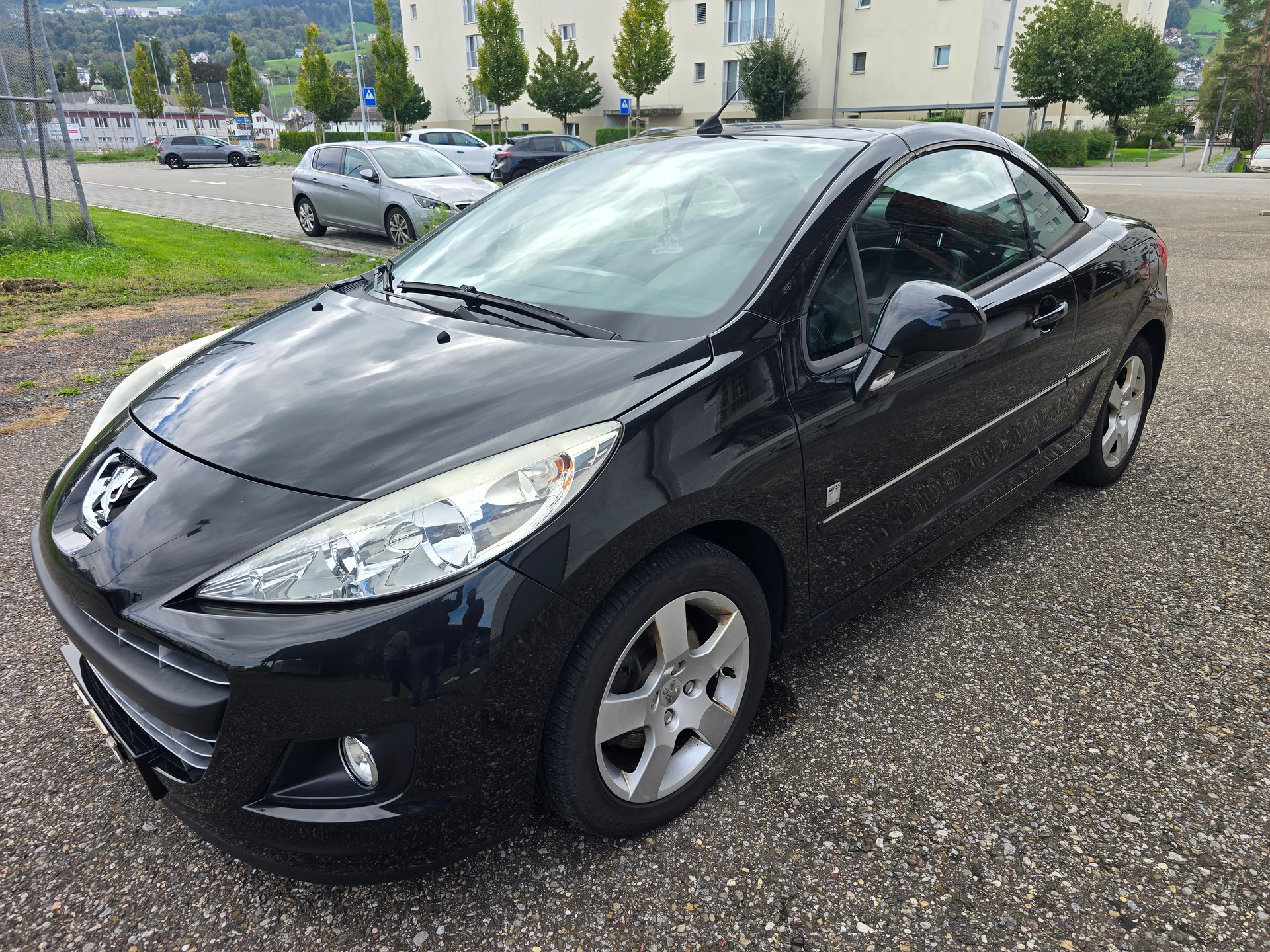 PEUGEOT 207 CC 1.6 16V Turbo Swiss Edition-image-4