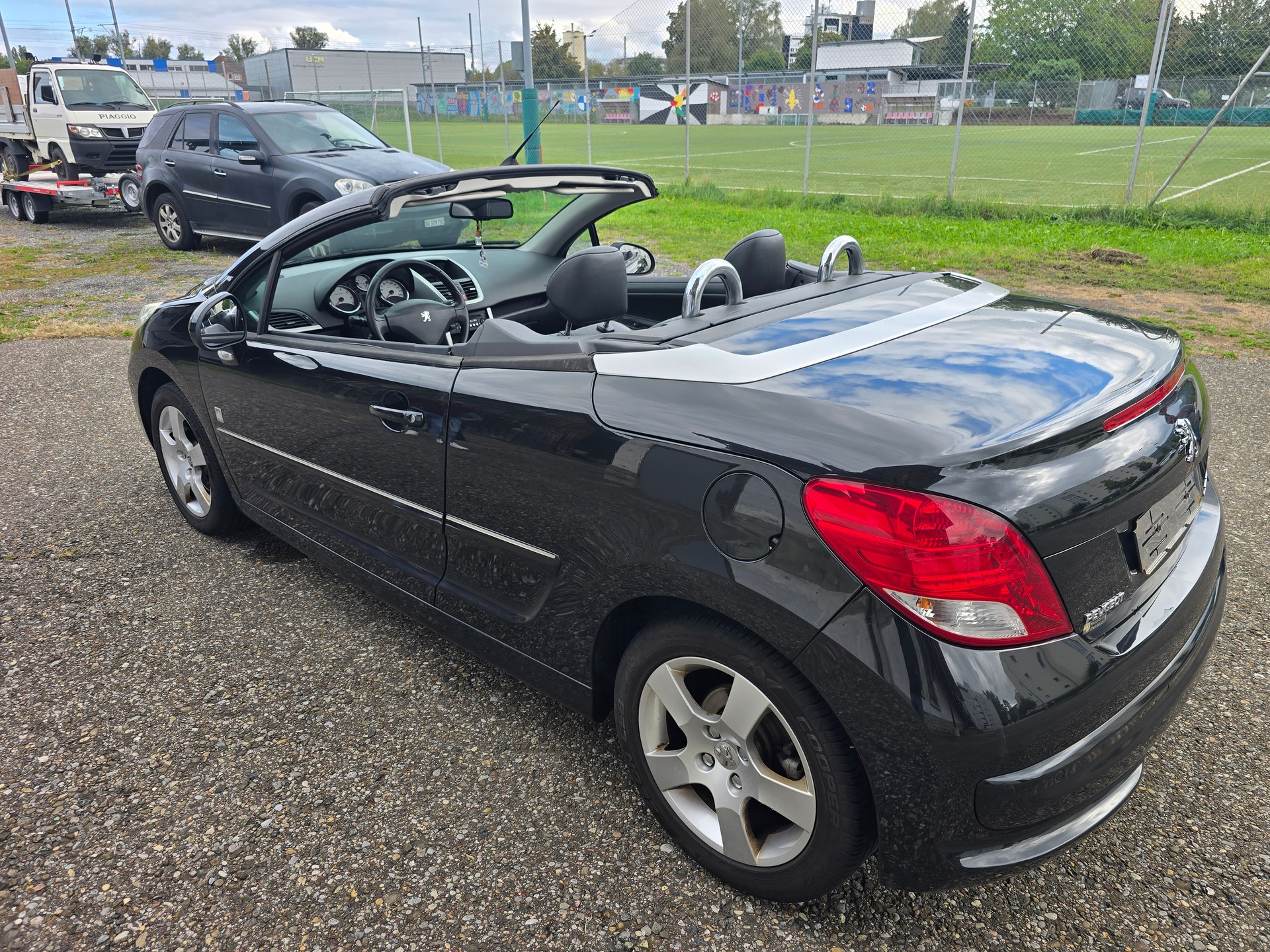 PEUGEOT 207 CC 1.6 16V Turbo Swiss Edition-image-2