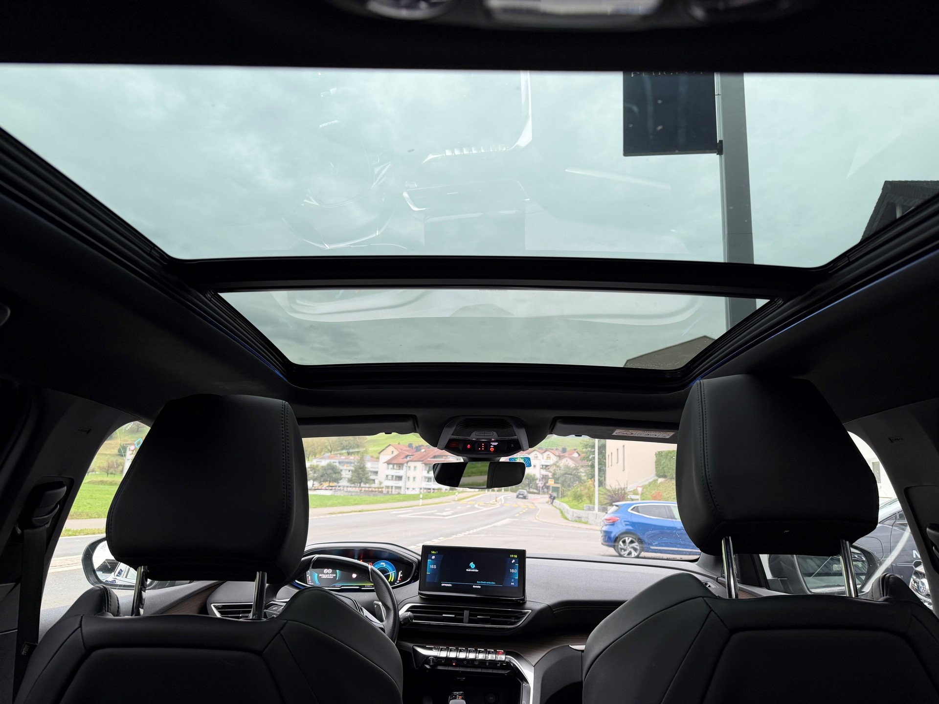 PEUGEOT 3008 300e Hybrid4 GT EAT8-image-6