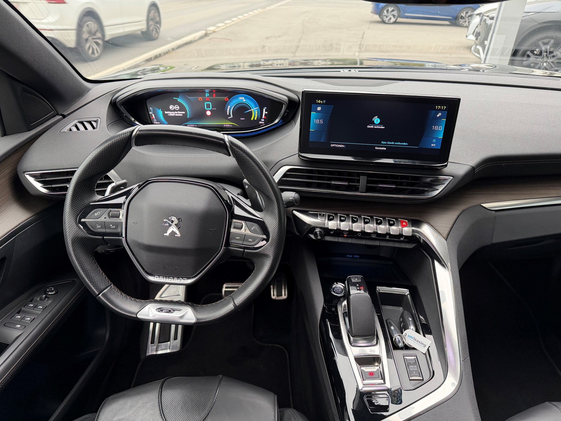 PEUGEOT 3008 300e Hybrid4 GT EAT8-image-7