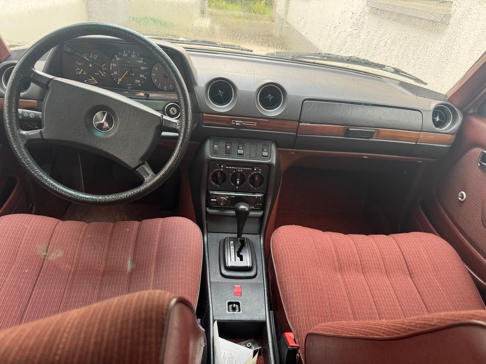 MERCEDES-BENZ 230 E-image-7