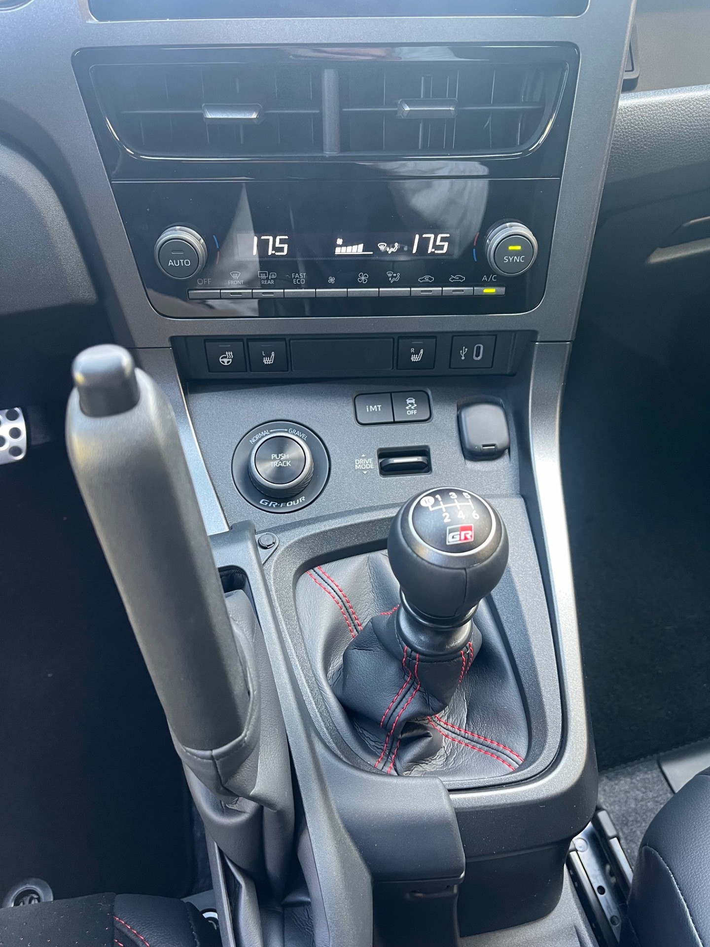 TOYOTA Yaris 1.6 GR Sport-image-16