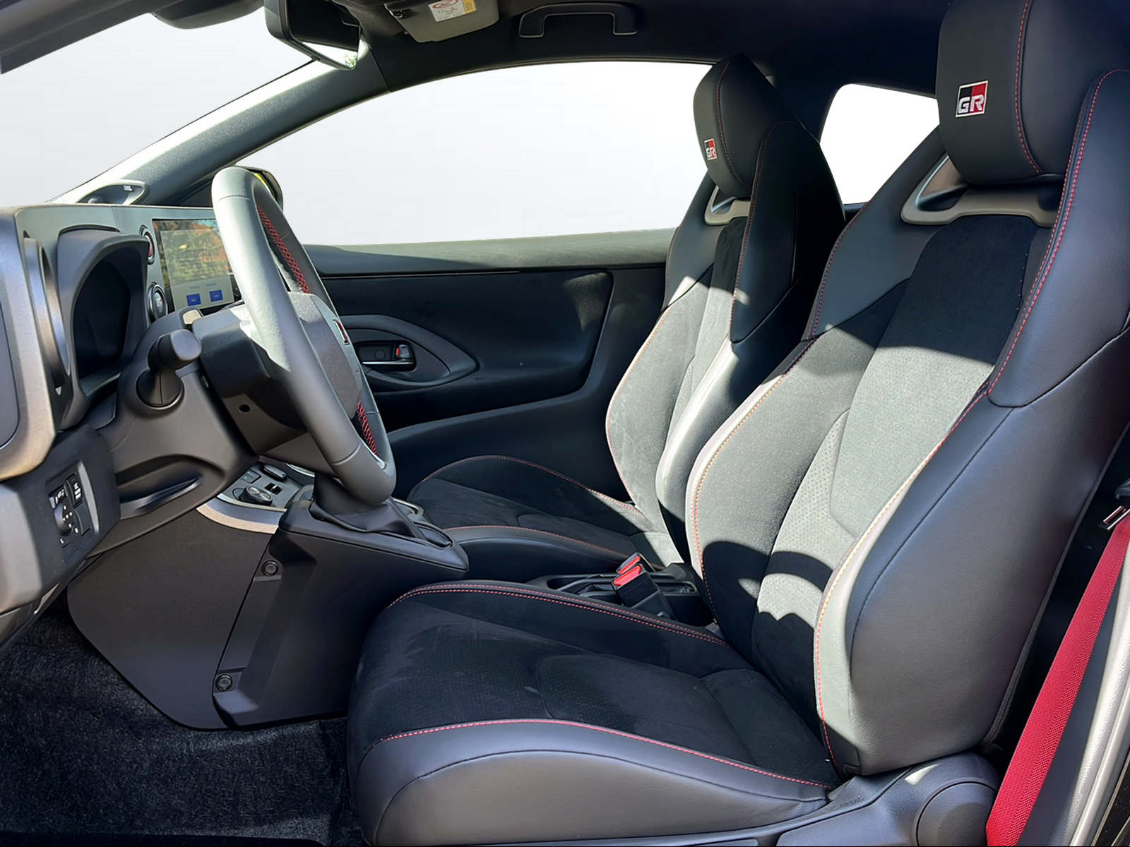 TOYOTA Yaris 1.6 GR Sport-image-8