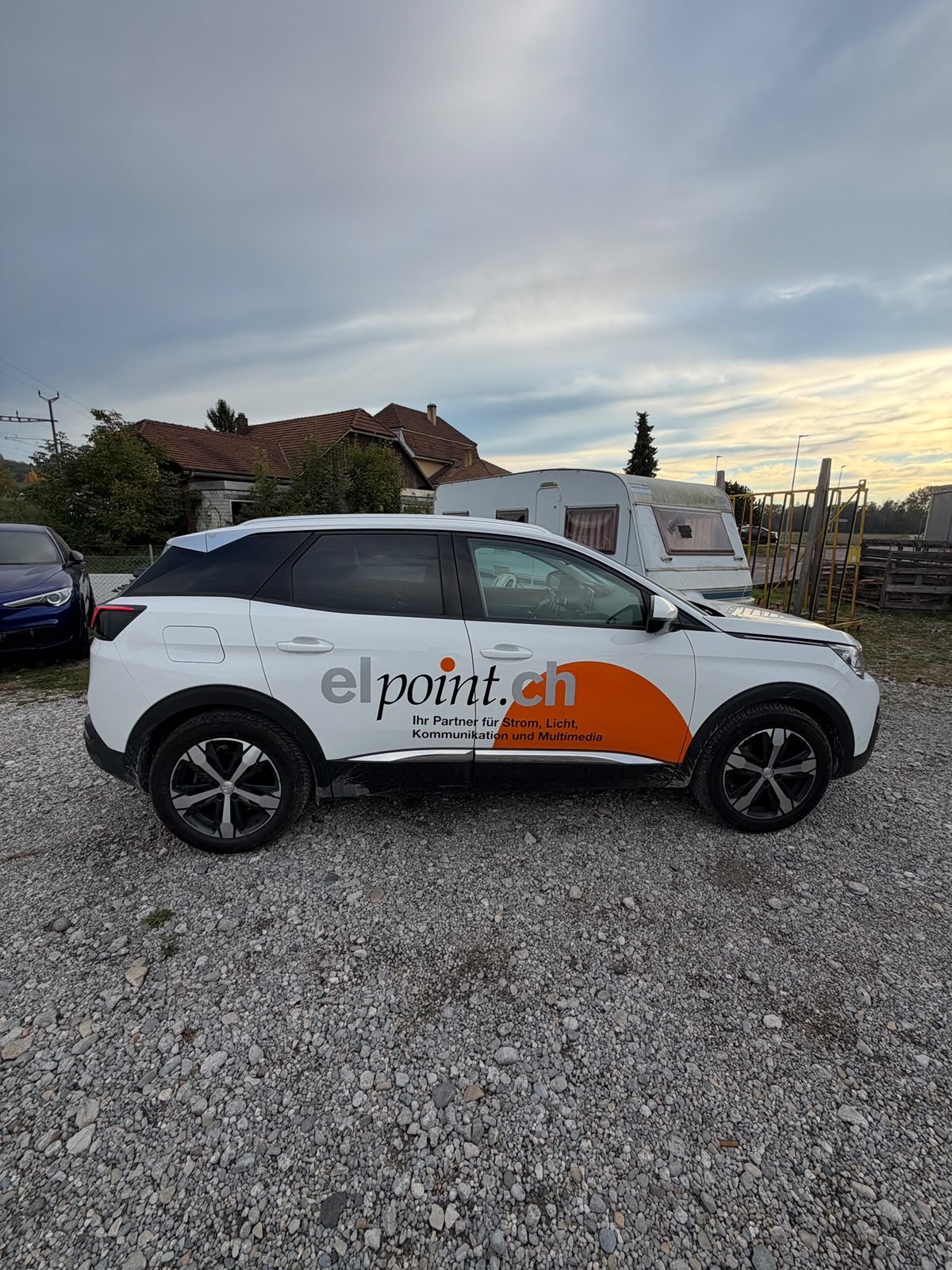 PEUGEOT 3008 1.2 PureTech Business Line EAT-image-3