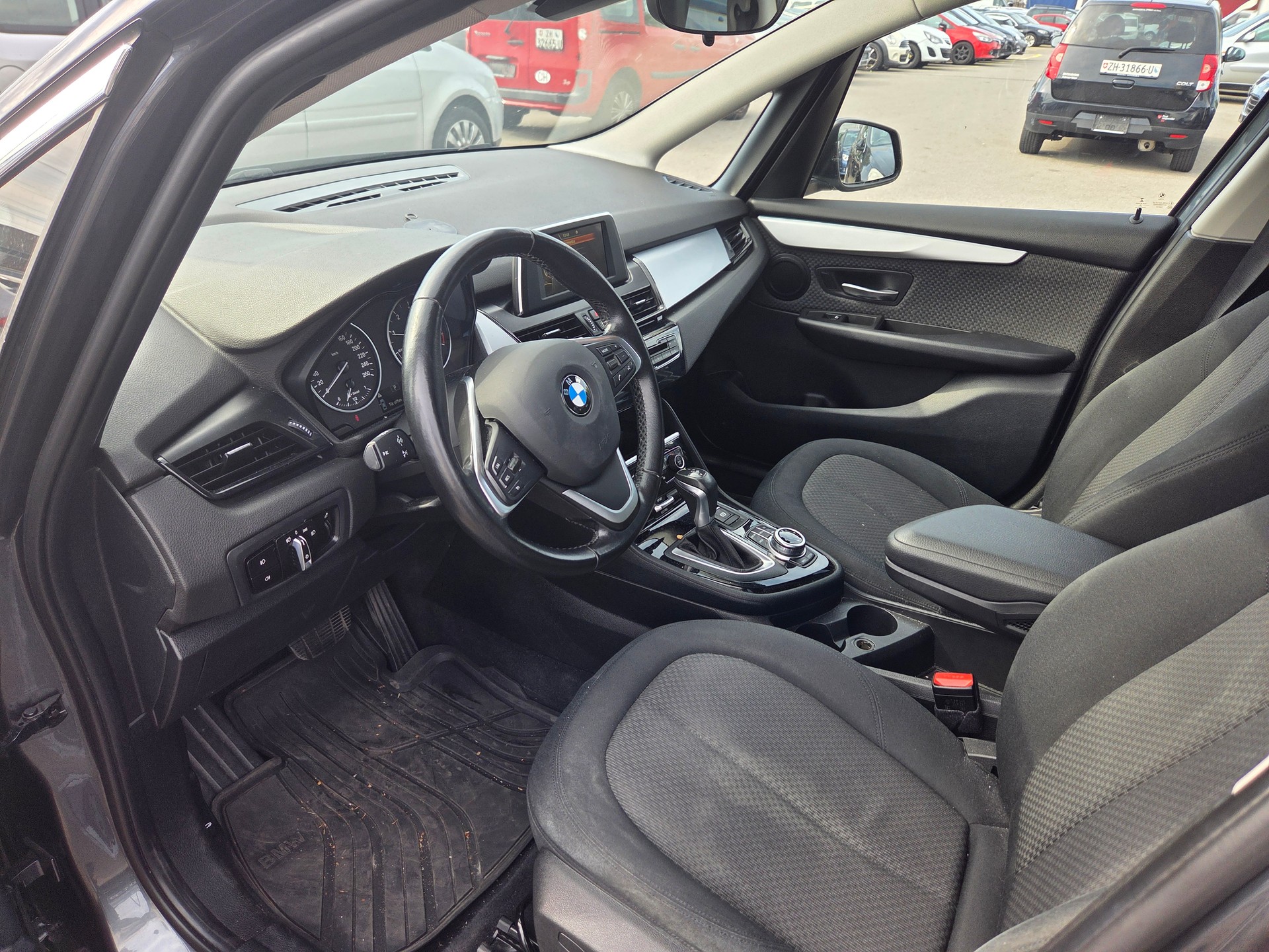 BMW 218d xDrive Gran Tourer Sport Line Steptronic-image-5