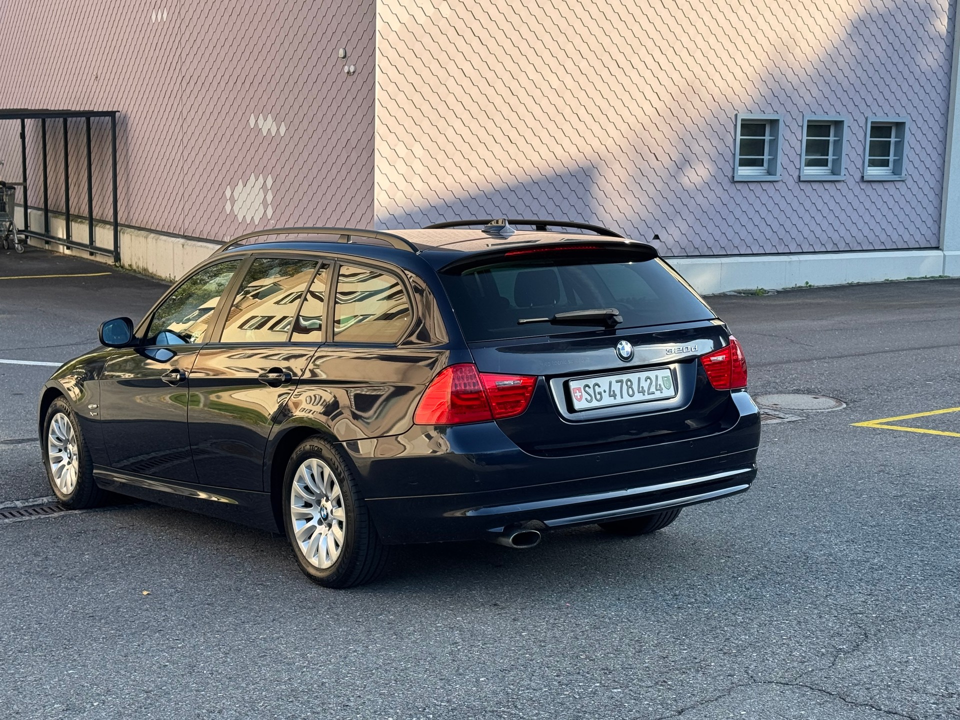 BMW 320d xDrive Touring Steptronic-image-8