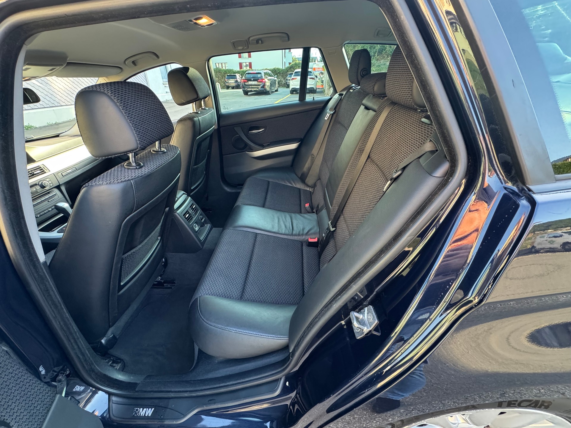 BMW 320d xDrive Touring Steptronic-image-4