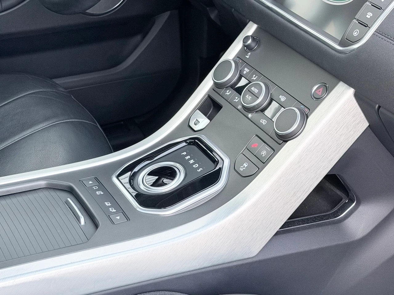 LAND ROVER Range Rover Evoque 2.0 TD4 HSE Dynamic AT9-image-6