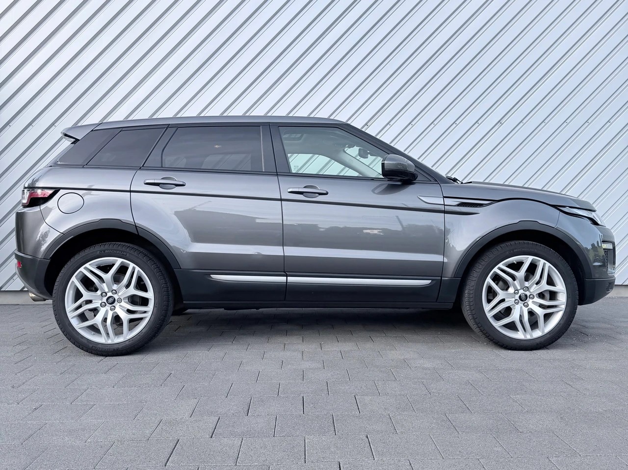 LAND ROVER Range Rover Evoque 2.0 TD4 HSE Dynamic AT9-image-1