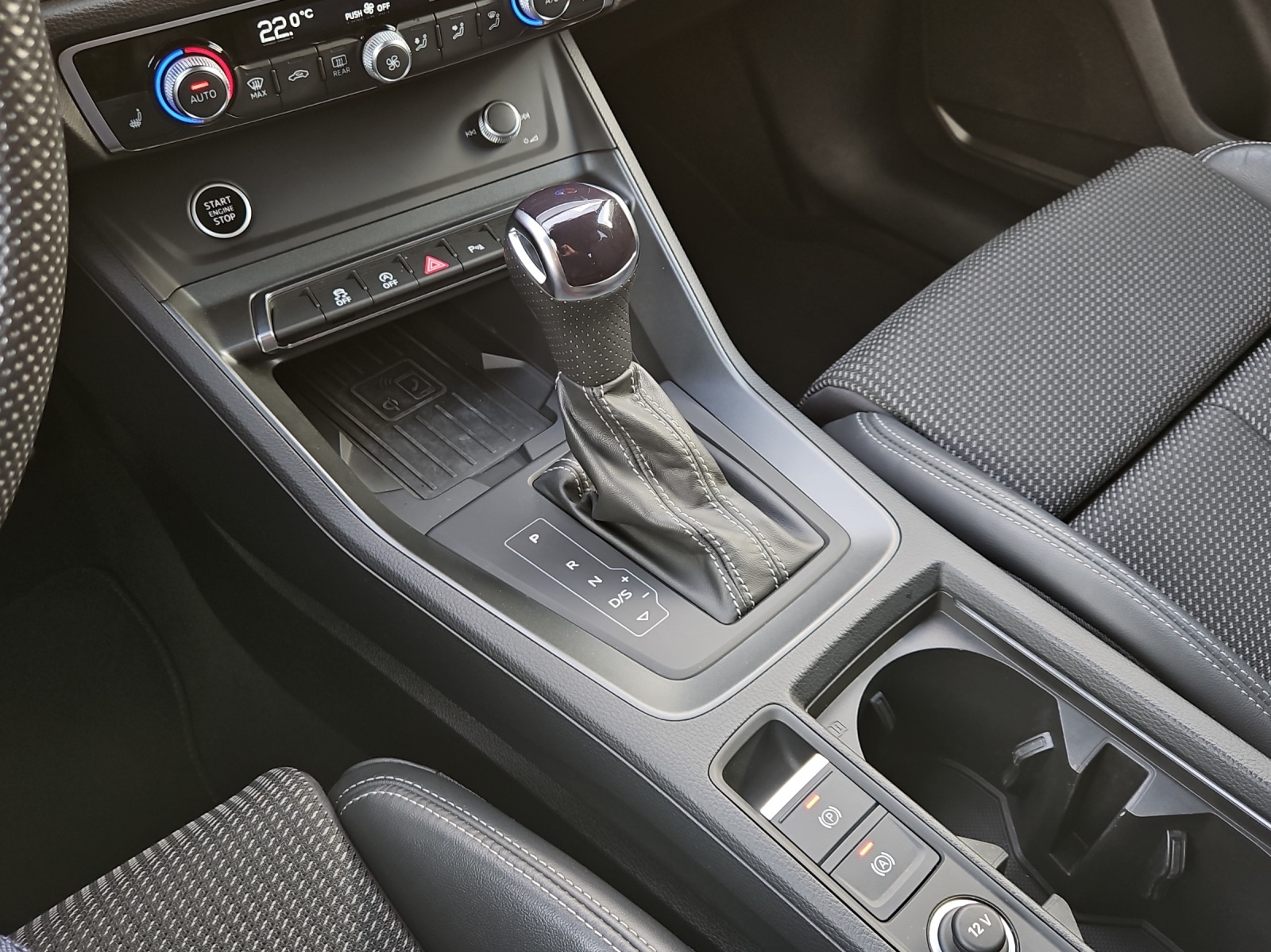 AUDI Q3 35 TFSI S line Attraction S-tronic-image-7