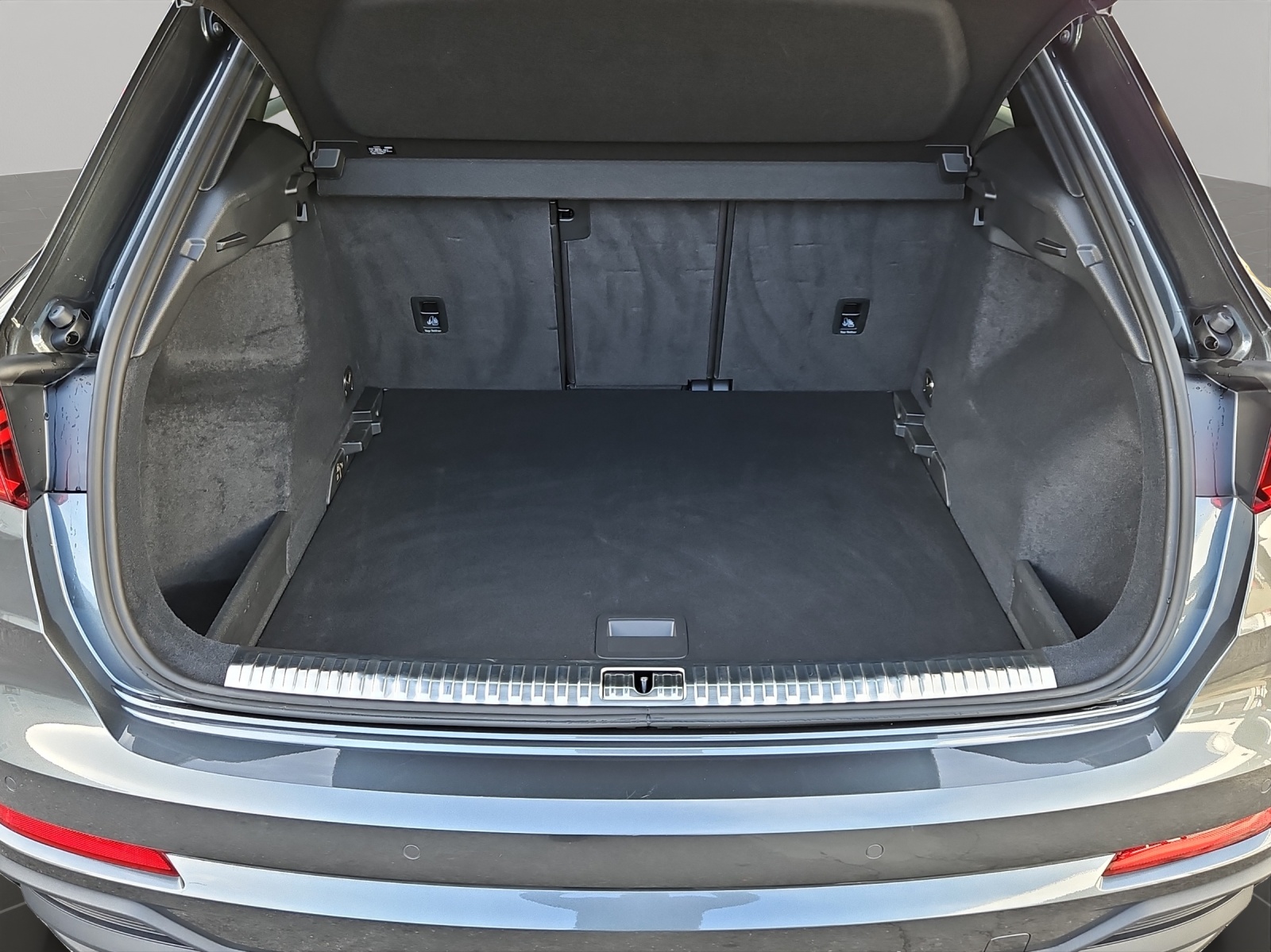 AUDI Q3 35 TFSI S line Attraction S-tronic-image-12