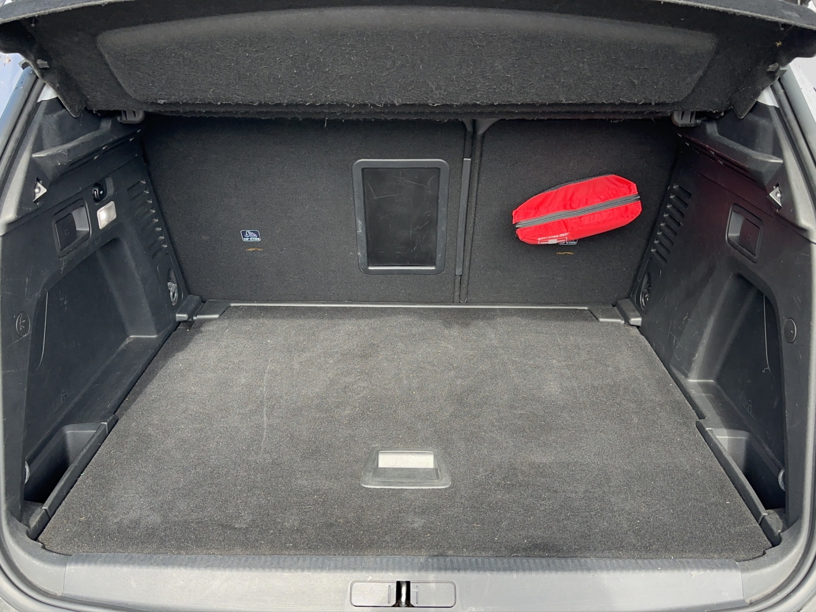 PEUGEOT 3008 1.2 PureTech Allure-image-12