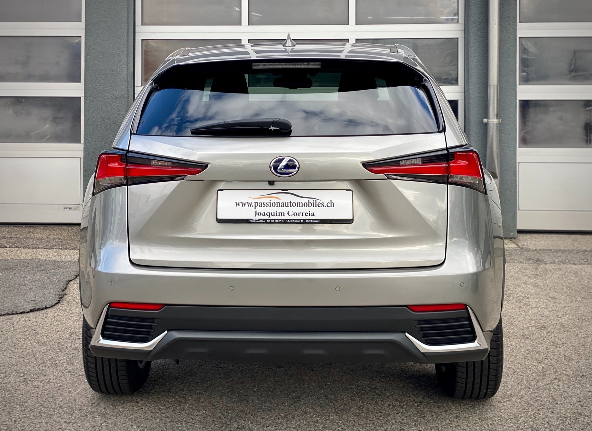 LEXUS NX 300h Diamond E-Four Automatic - Véhicule Suisse (CH)-image-3