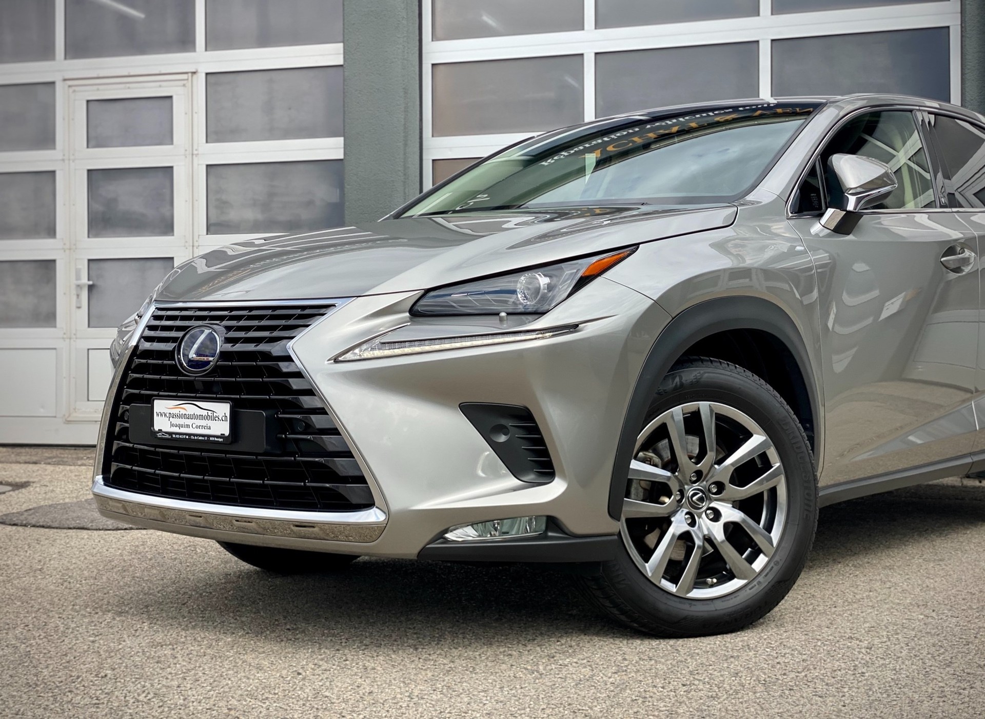 LEXUS NX 300h Diamond E-Four Automatic - Véhicule Suisse (CH)-image-4