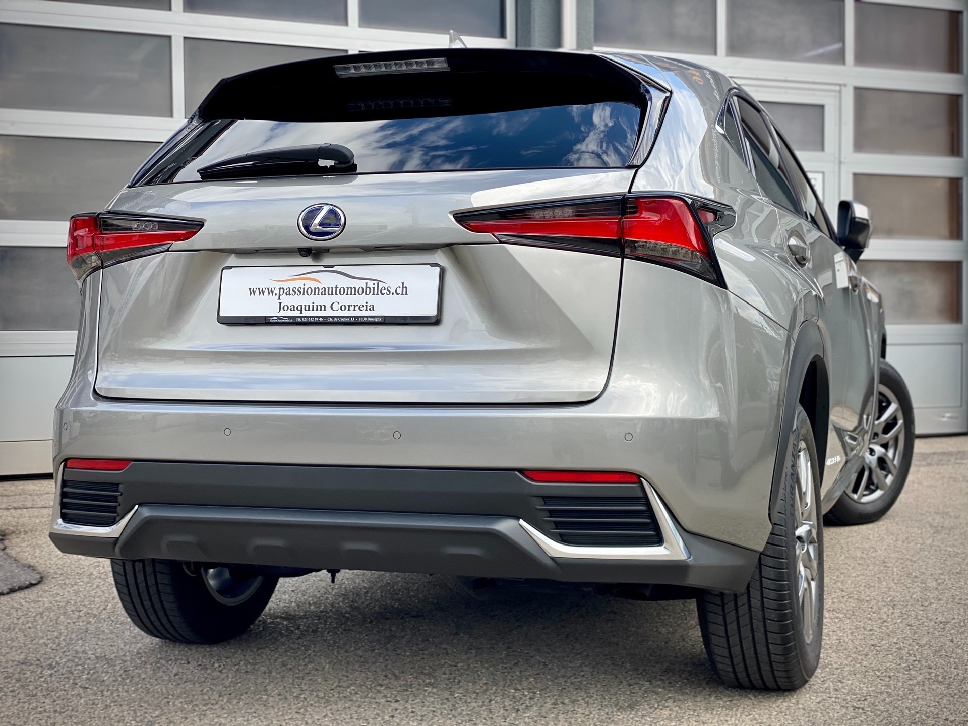LEXUS NX 300h Diamond E-Four Automatic - Véhicule Suisse (CH)-image-2