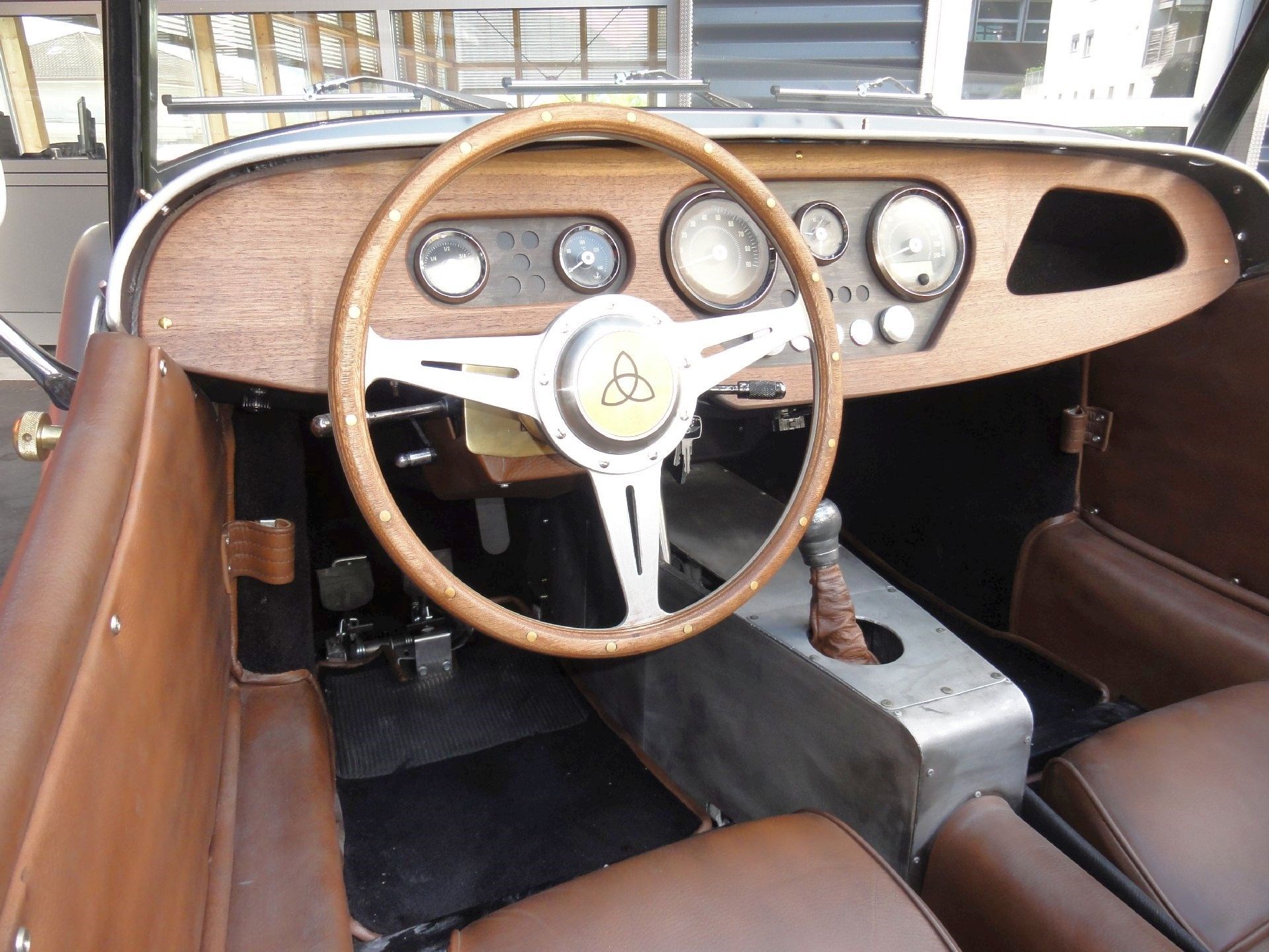 MORGAN einzigartiger Morgan PLUS 4 Avus Autone Vintage Edition-image-12