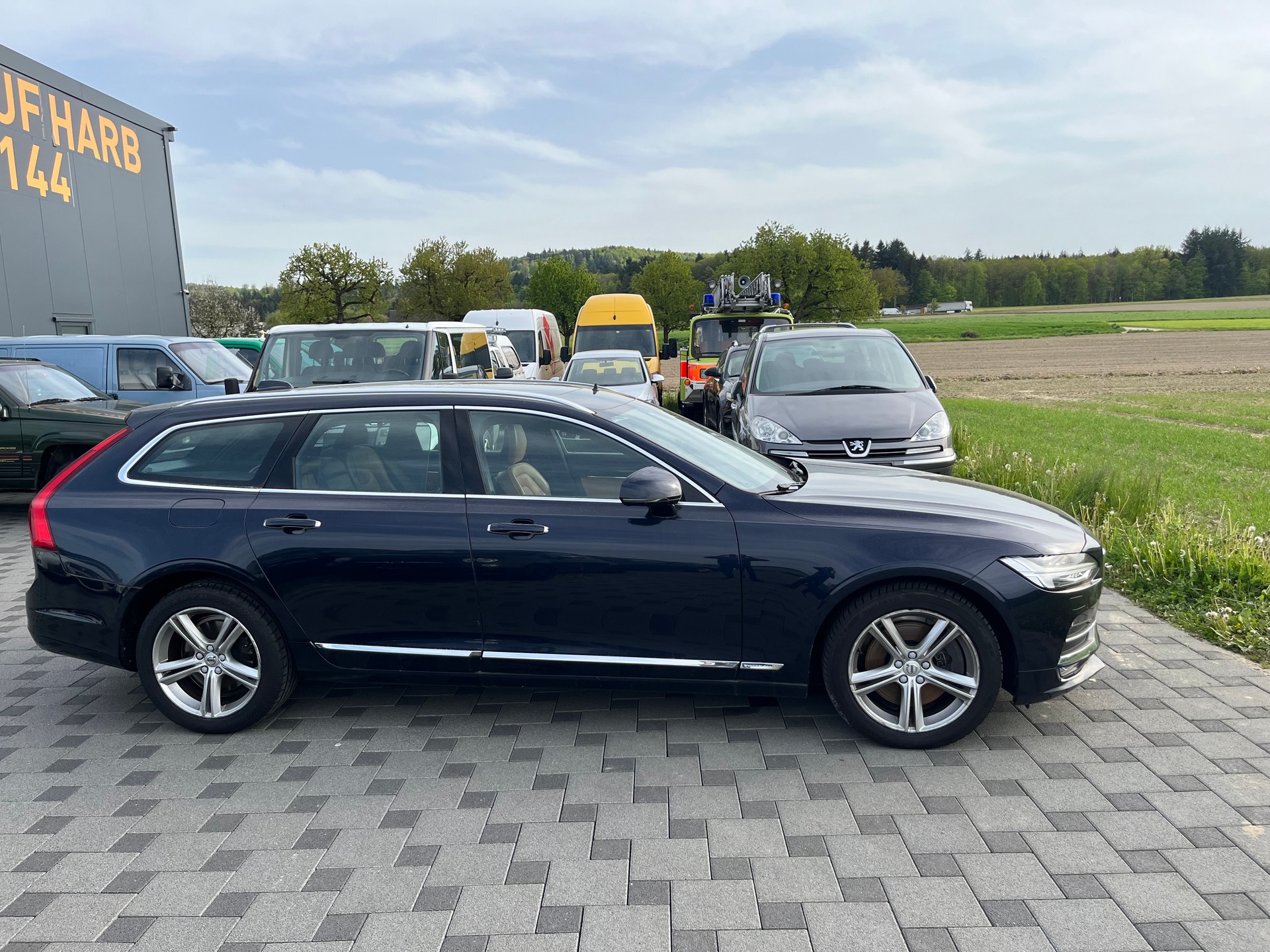 VOLVO V90 D5 AWD R-Design Geartronic Powerpulse-image-1