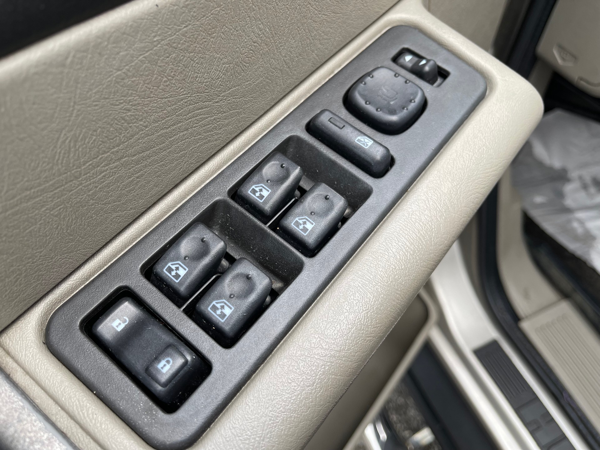 HUMMER H2 6.0-image-14