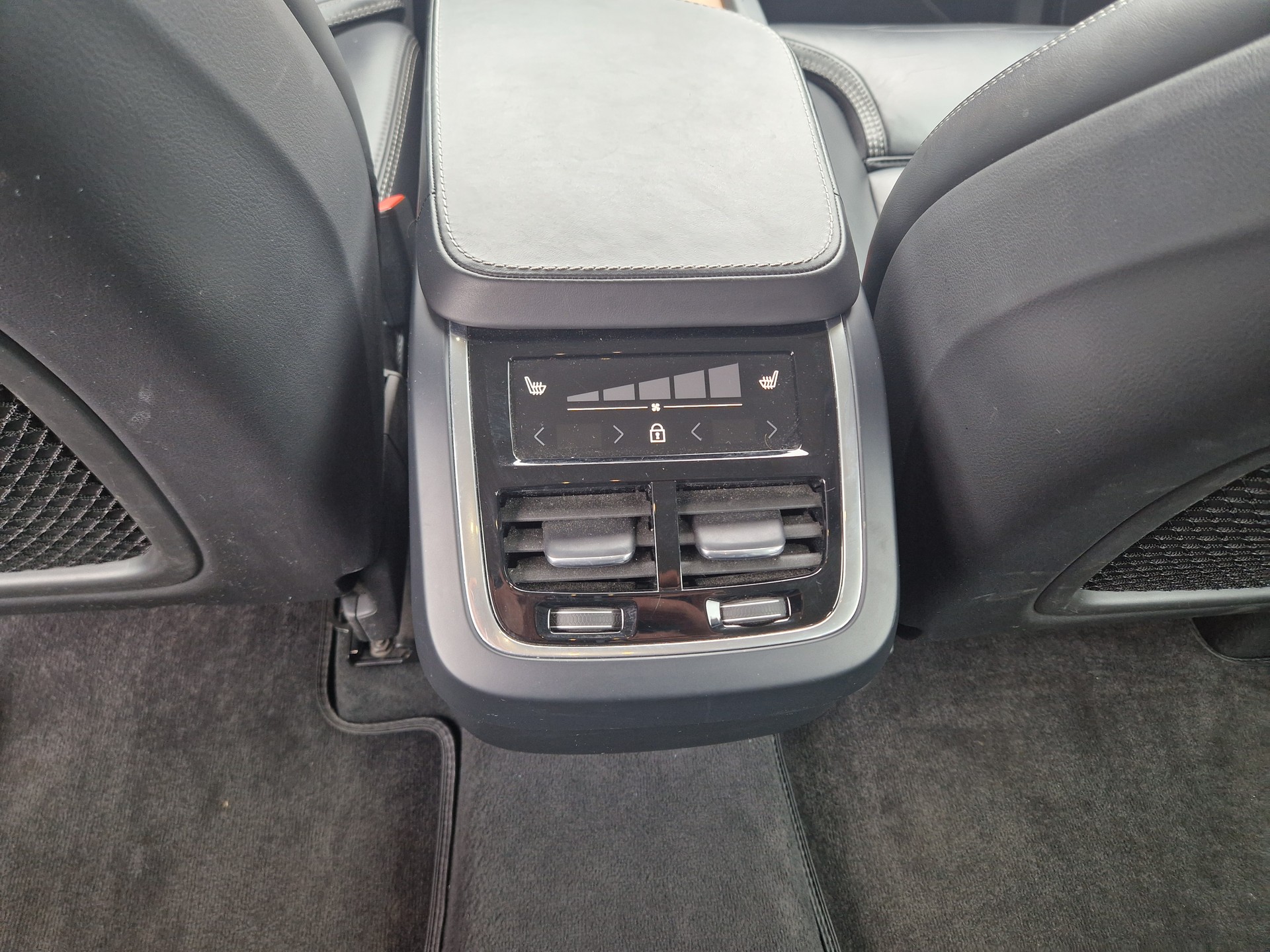 VOLVO XC90 D5 AWD Inscription Geartronic-image-11