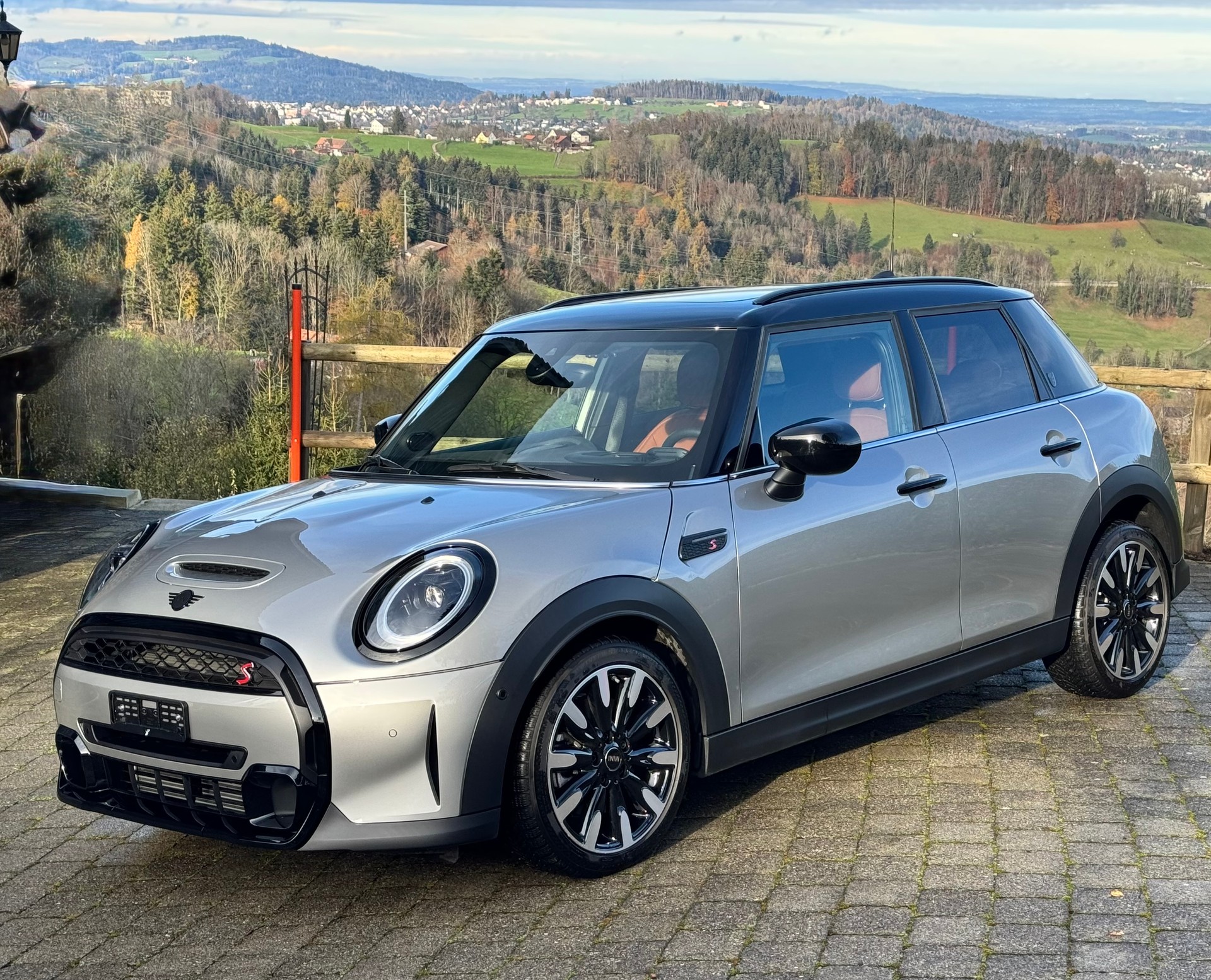 MINI Cooper S Travalgar (5 door)-image-1