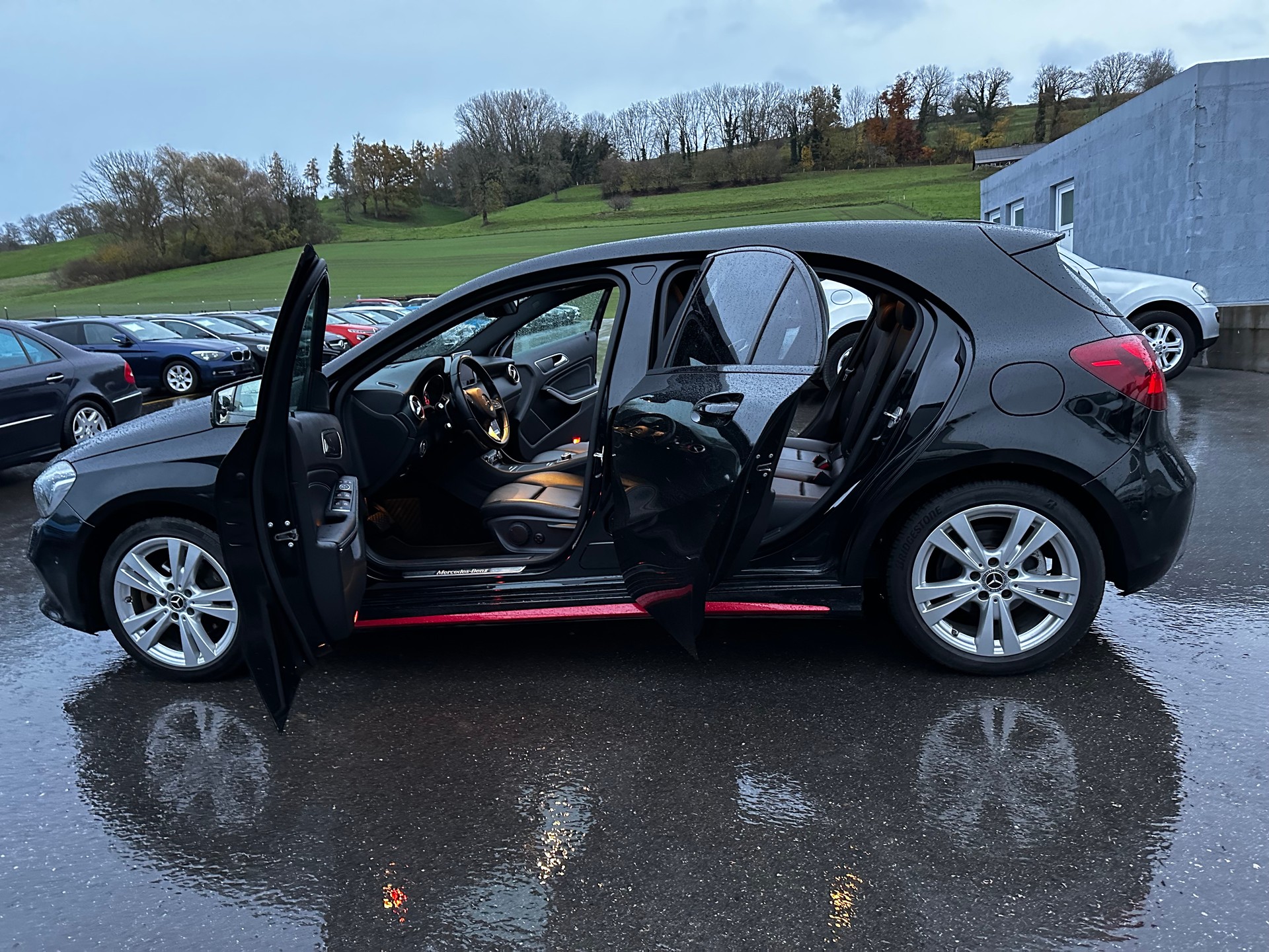 MERCEDES-BENZ A 200 AMG Line 7G-DCT-image-3