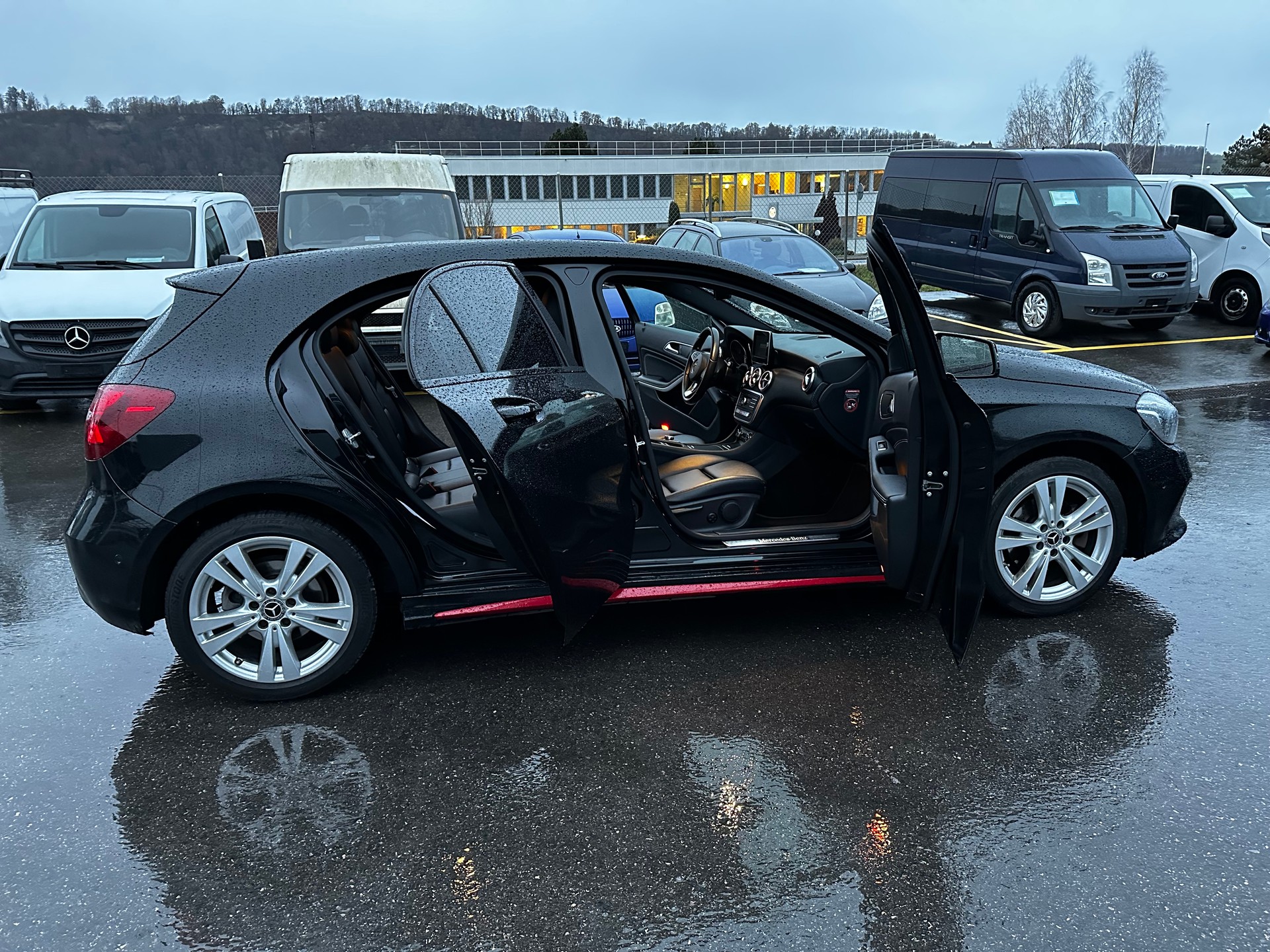 MERCEDES-BENZ A 200 AMG Line 7G-DCT-image-4