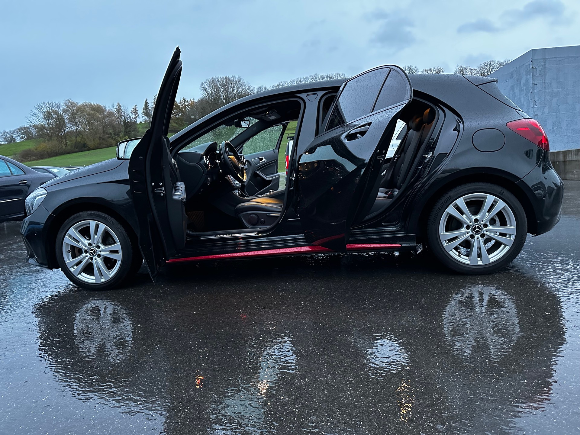 MERCEDES-BENZ A 200 AMG Line 7G-DCT-image-2