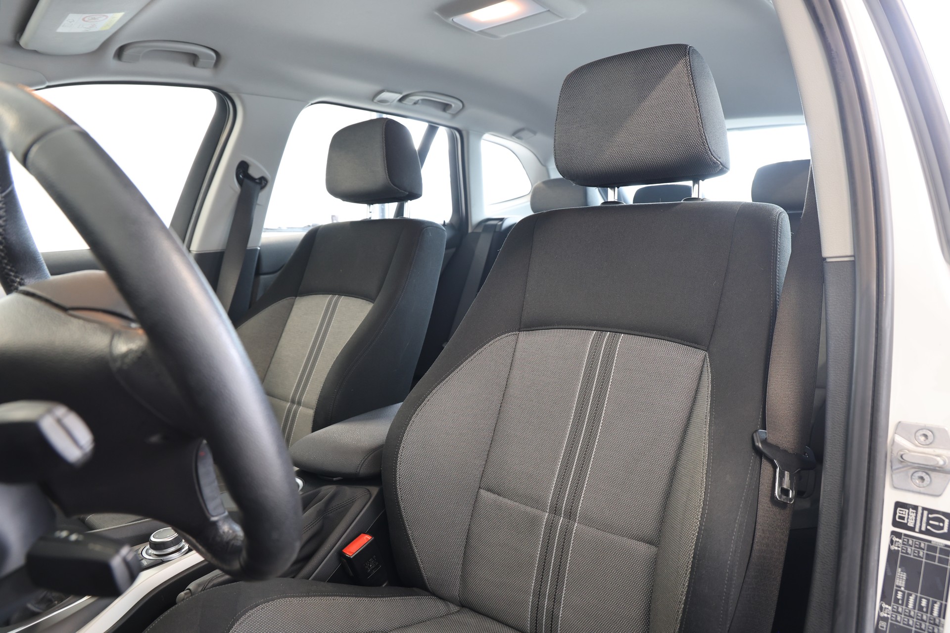 BMW X1 xDrive 20i Steptronic-image-6
