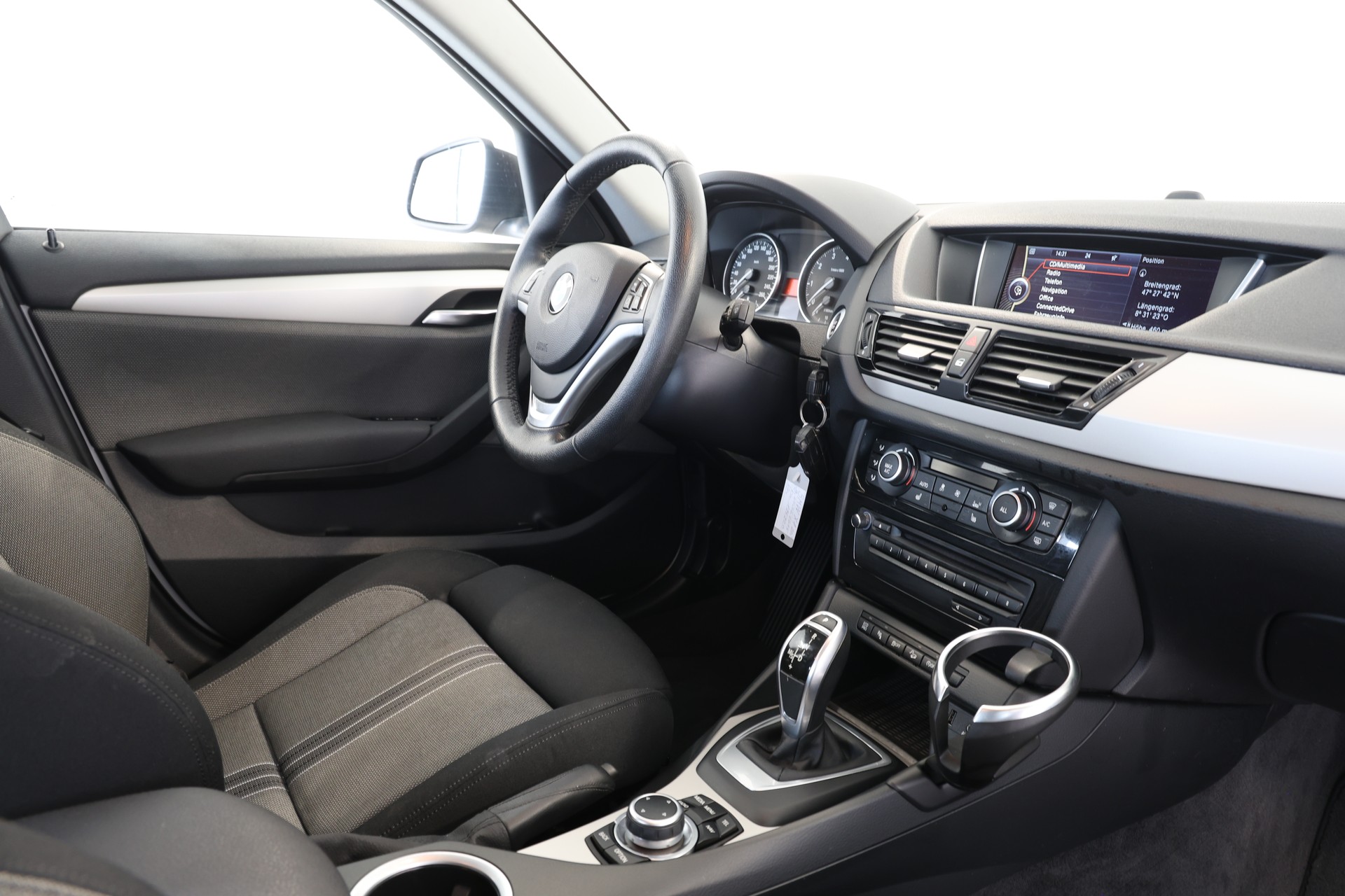 BMW X1 xDrive 20i Steptronic-image-12