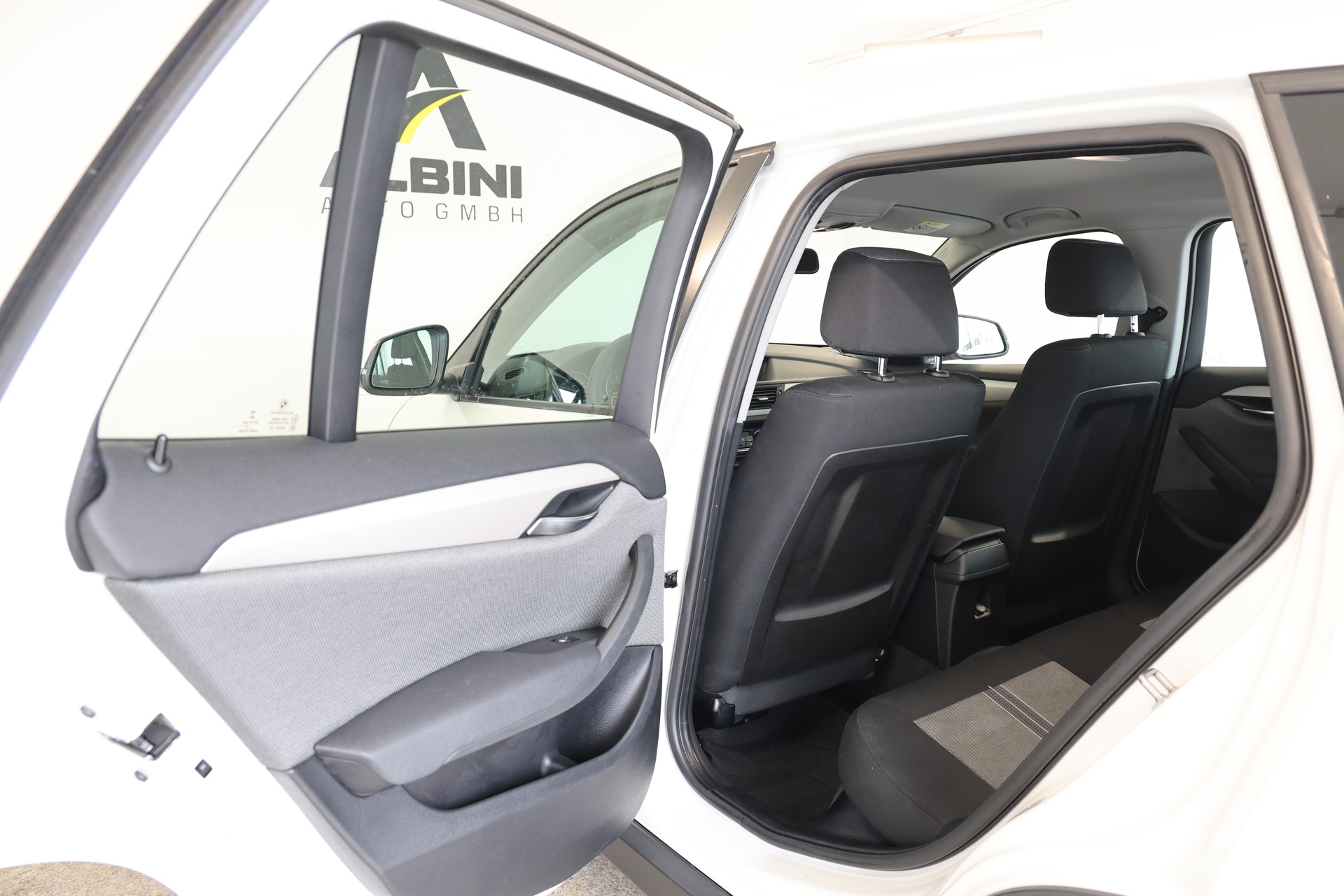 BMW X1 xDrive 20i Steptronic-image-13