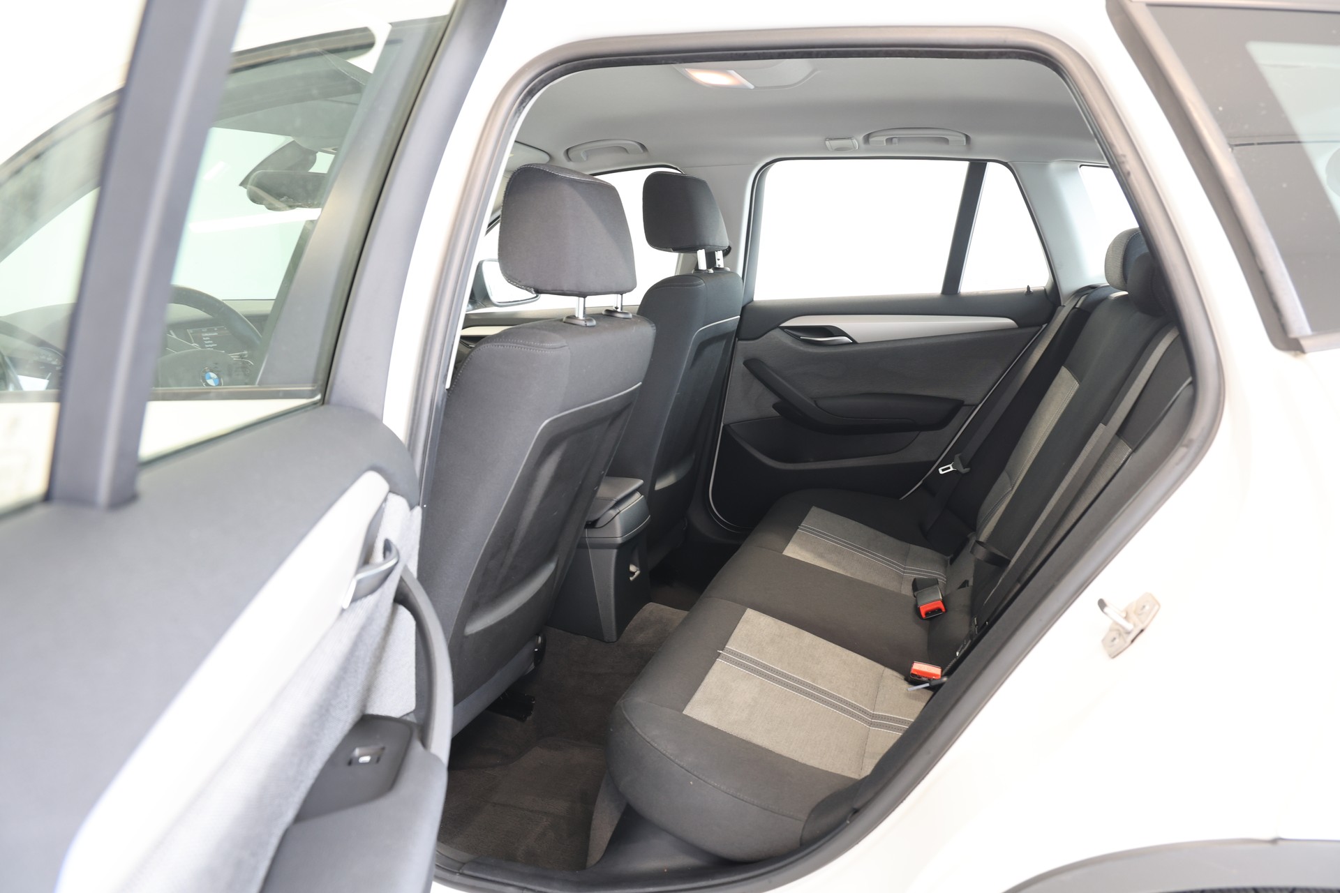 BMW X1 xDrive 20i Steptronic-image-14