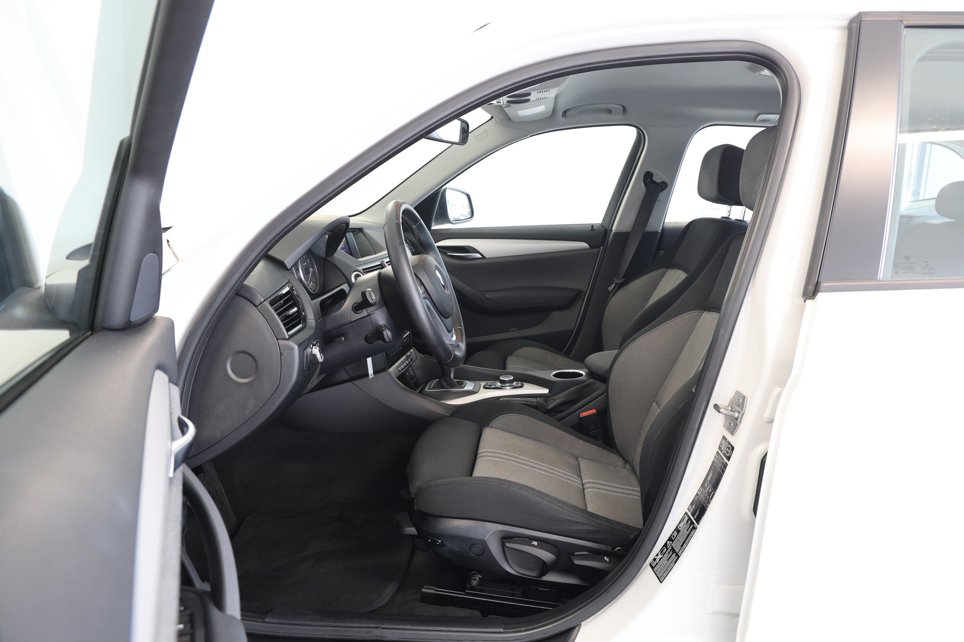 BMW X1 xDrive 20i Steptronic-image-5