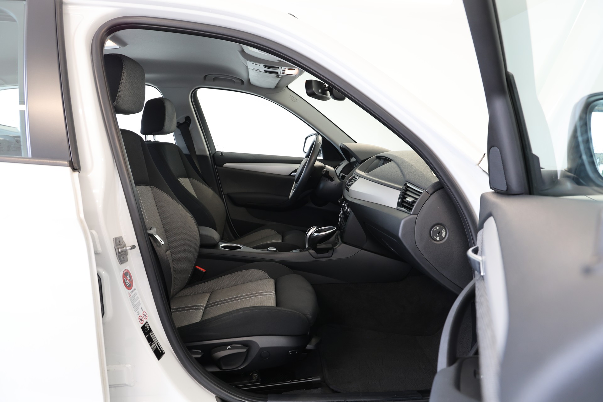 BMW X1 xDrive 20i Steptronic-image-11