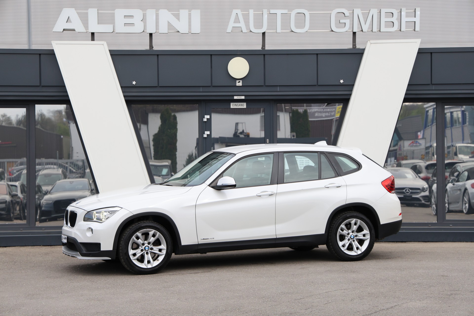 BMW X1 xDrive 20i Steptronic-image-0